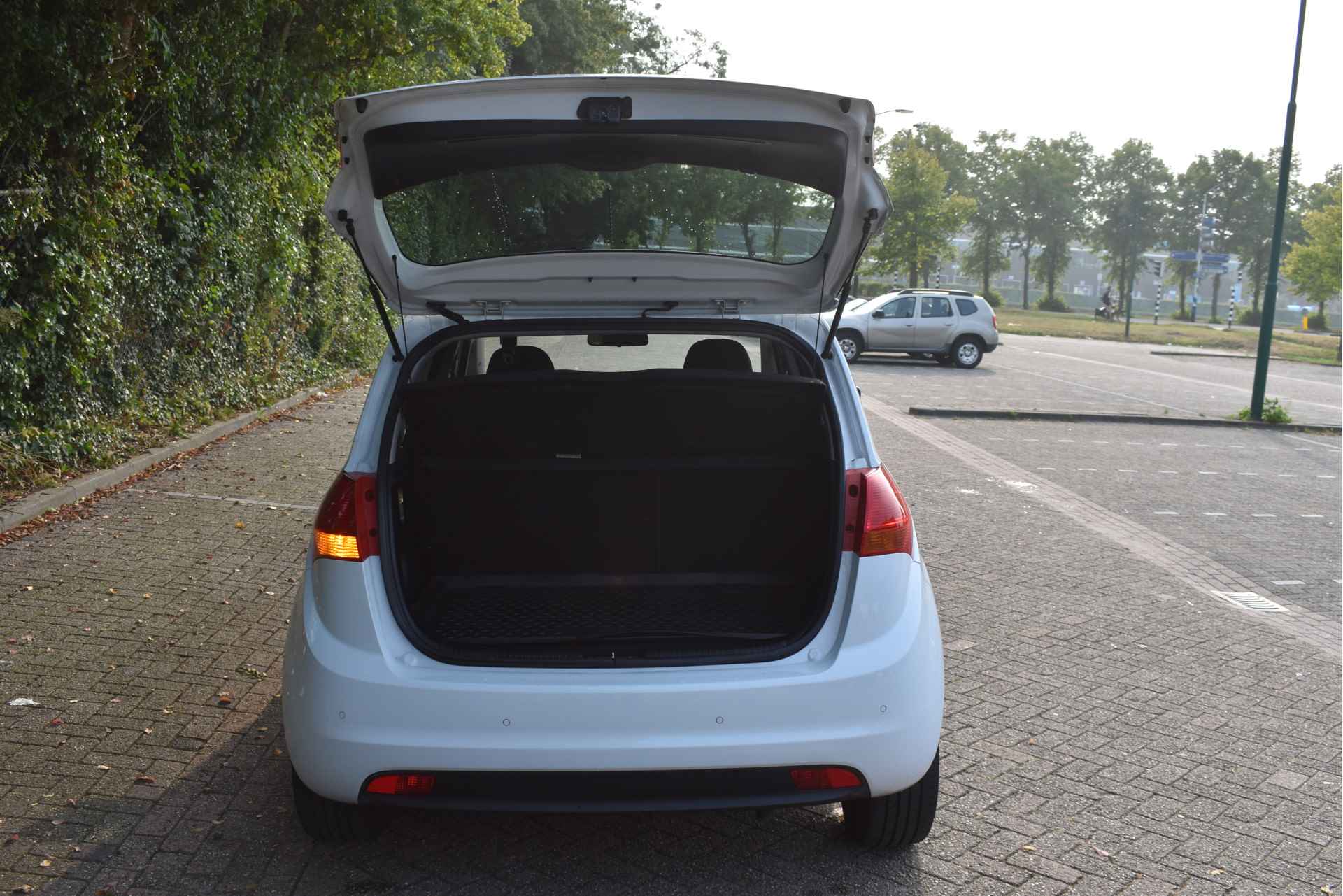 Kia Venga 1.6 CVVT ExecutiveLine,BOEKJES,NAP EN ONDERHOUDSHISTORIE - 19/38