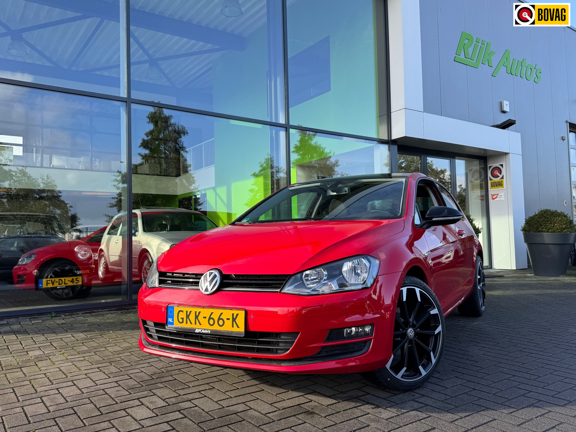 Volkswagen Golf 1.2 TSI CUP Edition * 19 Inch * Stoelverwarming * PDC 2X