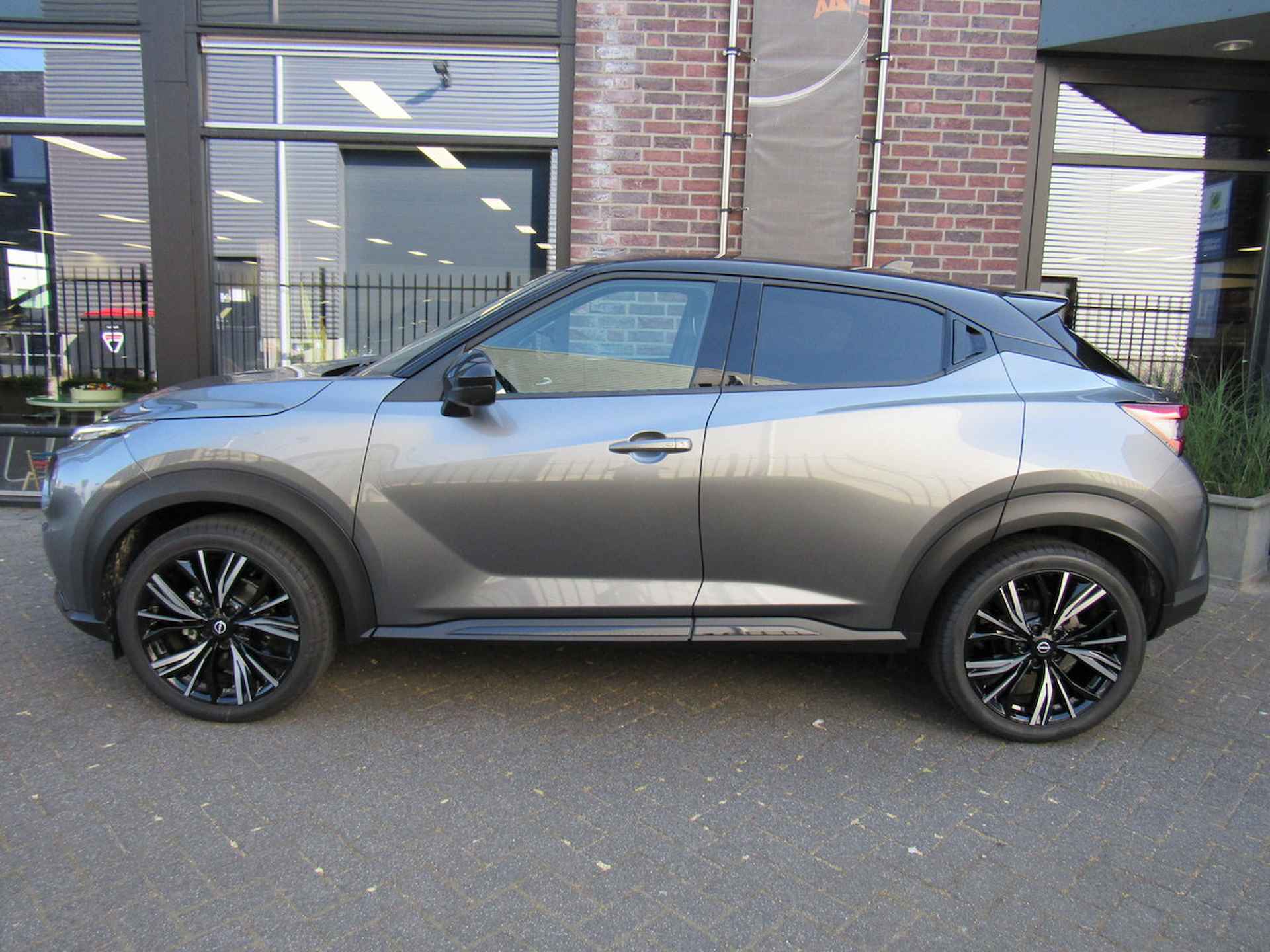 Nissan Juke 1.0 DIG-T 114pk N-Design Two-tone lak Navigatie Bose Leder Stoelverwarming Parkeercamera Climate control - 2/35