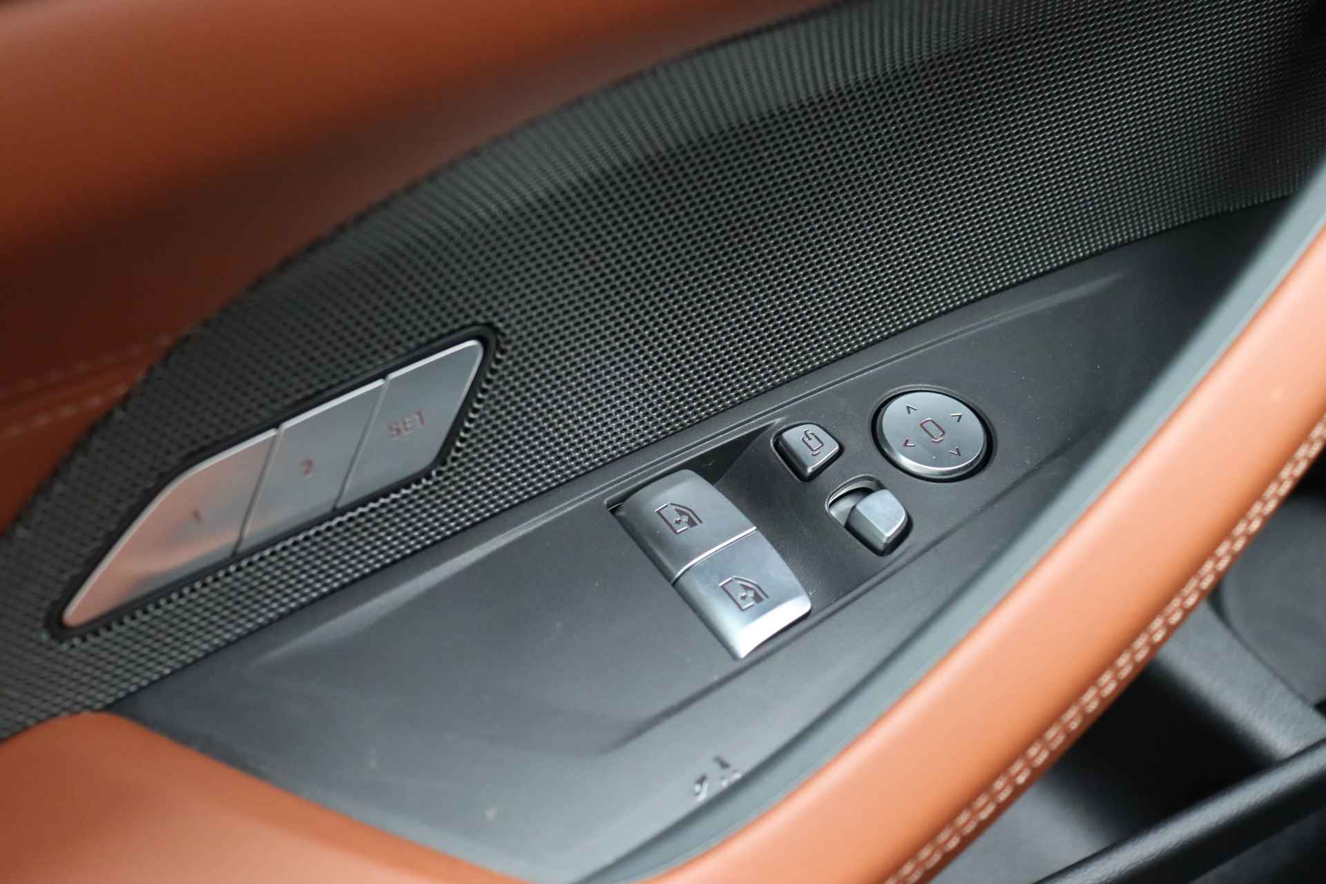 BMW 4 Serie Coupé M4 xDrive Competition High Executive Automaat / M Drive Professional / M Carbon-keramisch remmen / M Sportstoelen / Laserlight / Adaptief M Onderstel / Stoelventilatie - 36/39