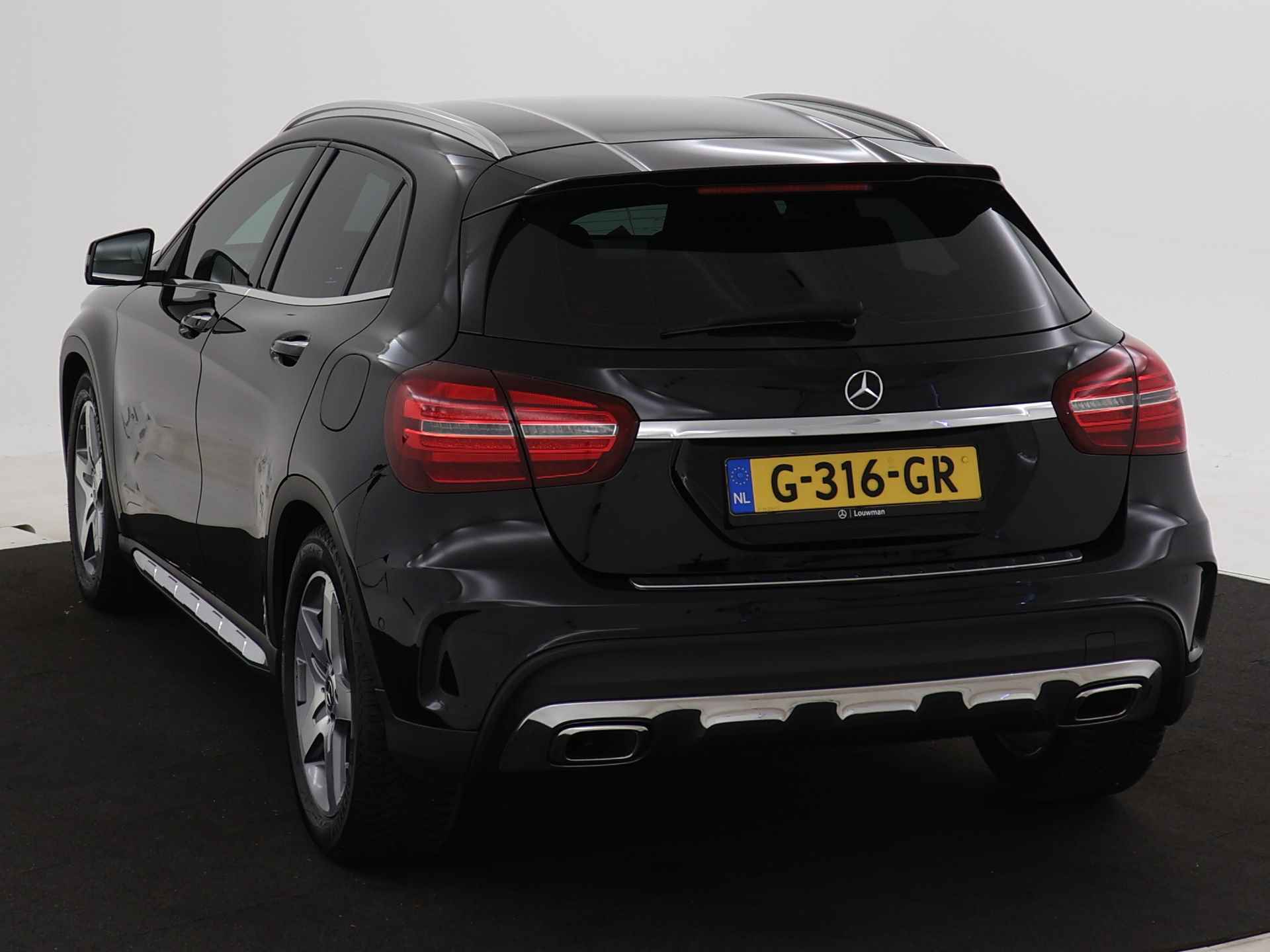 Mercedes-Benz GLA 180 Business Solution AMG | Keyless Go | parkeerpakket met Camera | Stoelverwarming | LED | Navigatie | Inclusief 24 maanden Mercedes-Benz Certified garantie voor Europa. - 18/45