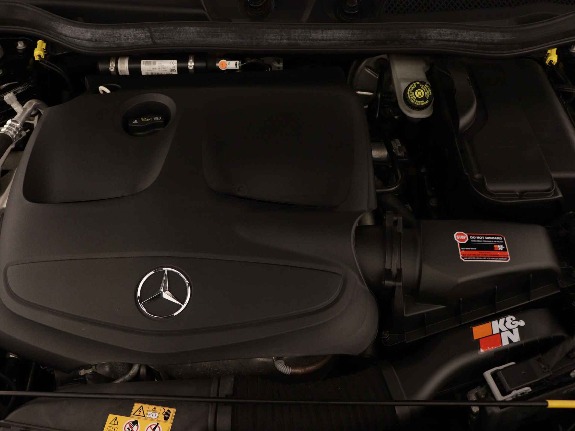 Mercedes-Benz GLA 180 Business Solution AMG | Keyless Go | parkeerpakket met Camera | Stoelverwarming | LED | Navigatie | Inclusief 24 maanden Mercedes-Benz Certified garantie voor Europa. - 42/45