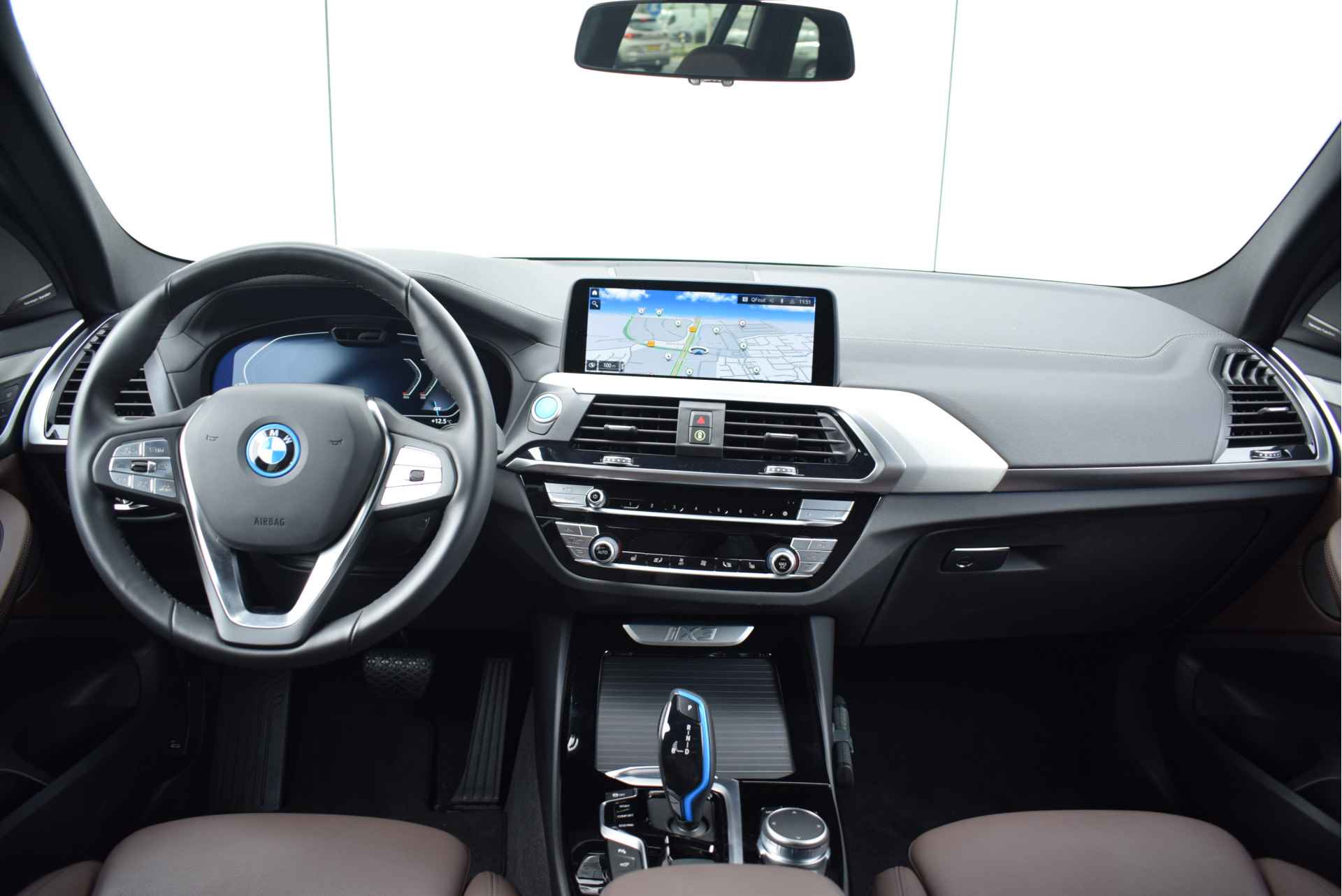 BMW iX3 High Executive 80 kWh / Sportstoelen / Trekhaak / Adaptieve LED / Parking Assistant Plus / Comfort Access / Gesture Control / Adaptief onderstel - 4/33