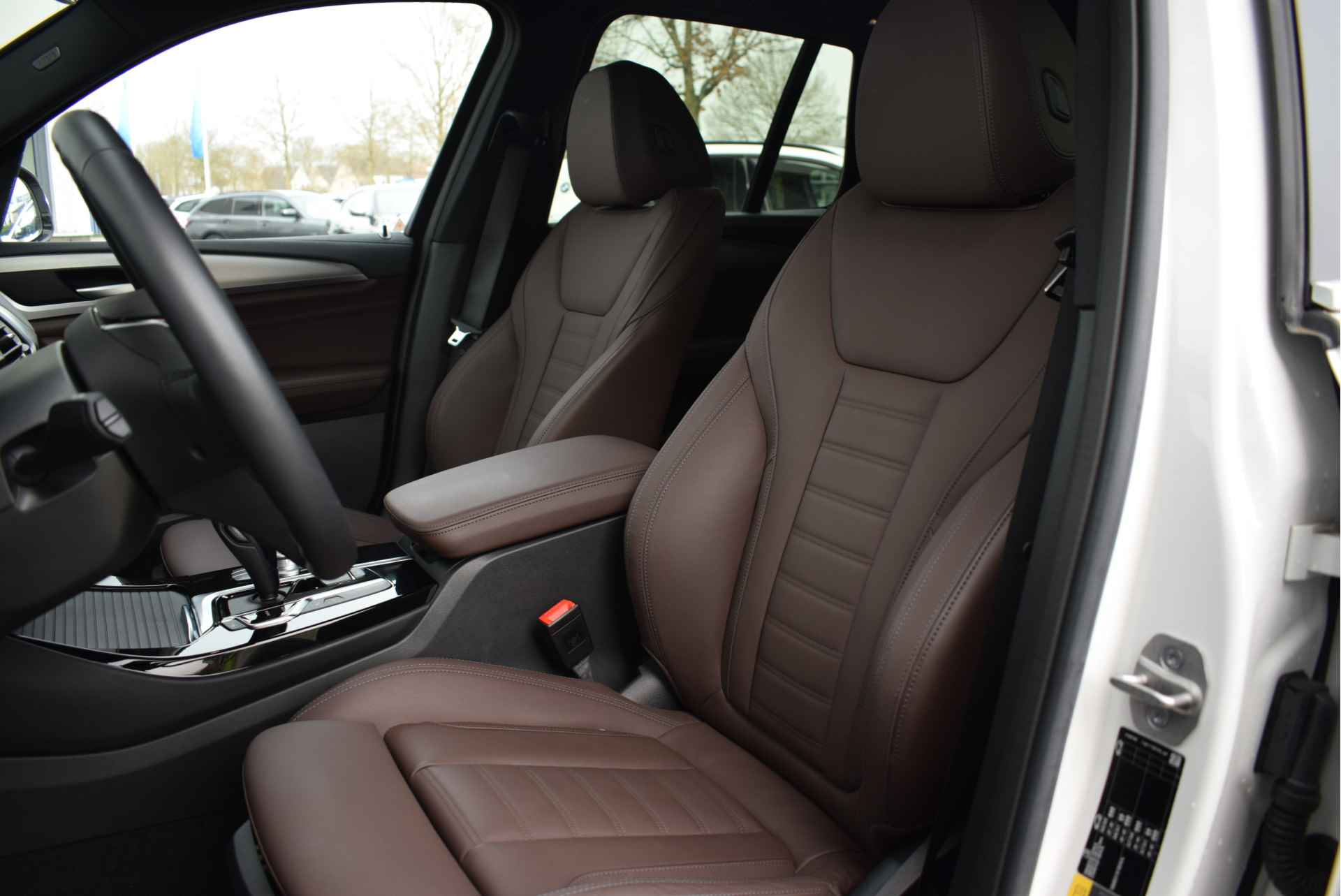 BMW iX3 High Executive 80 kWh / Sportstoelen / Trekhaak / Adaptieve LED / Parking Assistant Plus / Comfort Access / Gesture Control / Adaptief onderstel - 5/33
