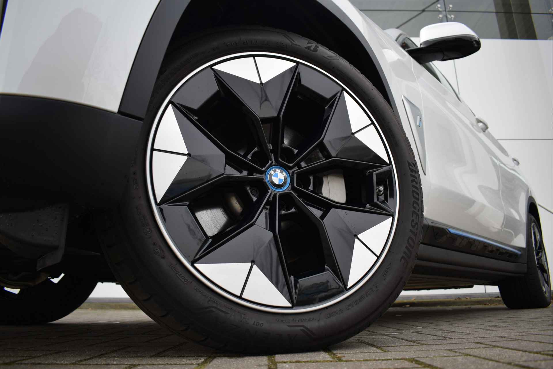 BMW iX3 High Executive 80 kWh / Sportstoelen / Trekhaak / Adaptieve LED / Parking Assistant Plus / Comfort Access / Gesture Control / Adaptief onderstel - 14/33