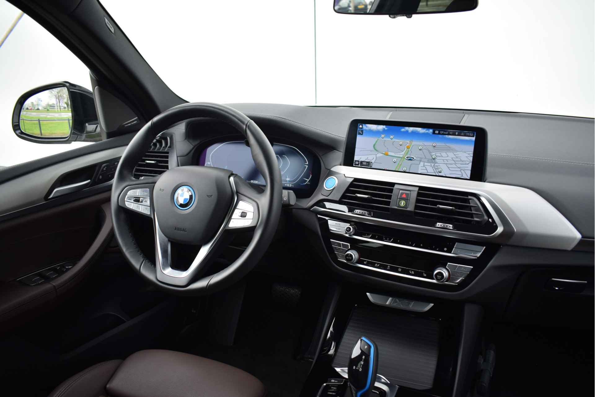 BMW iX3 High Executive 80 kWh / Sportstoelen / Trekhaak / Adaptieve LED / Parking Assistant Plus / Comfort Access / Gesture Control / Adaptief onderstel - 17/33