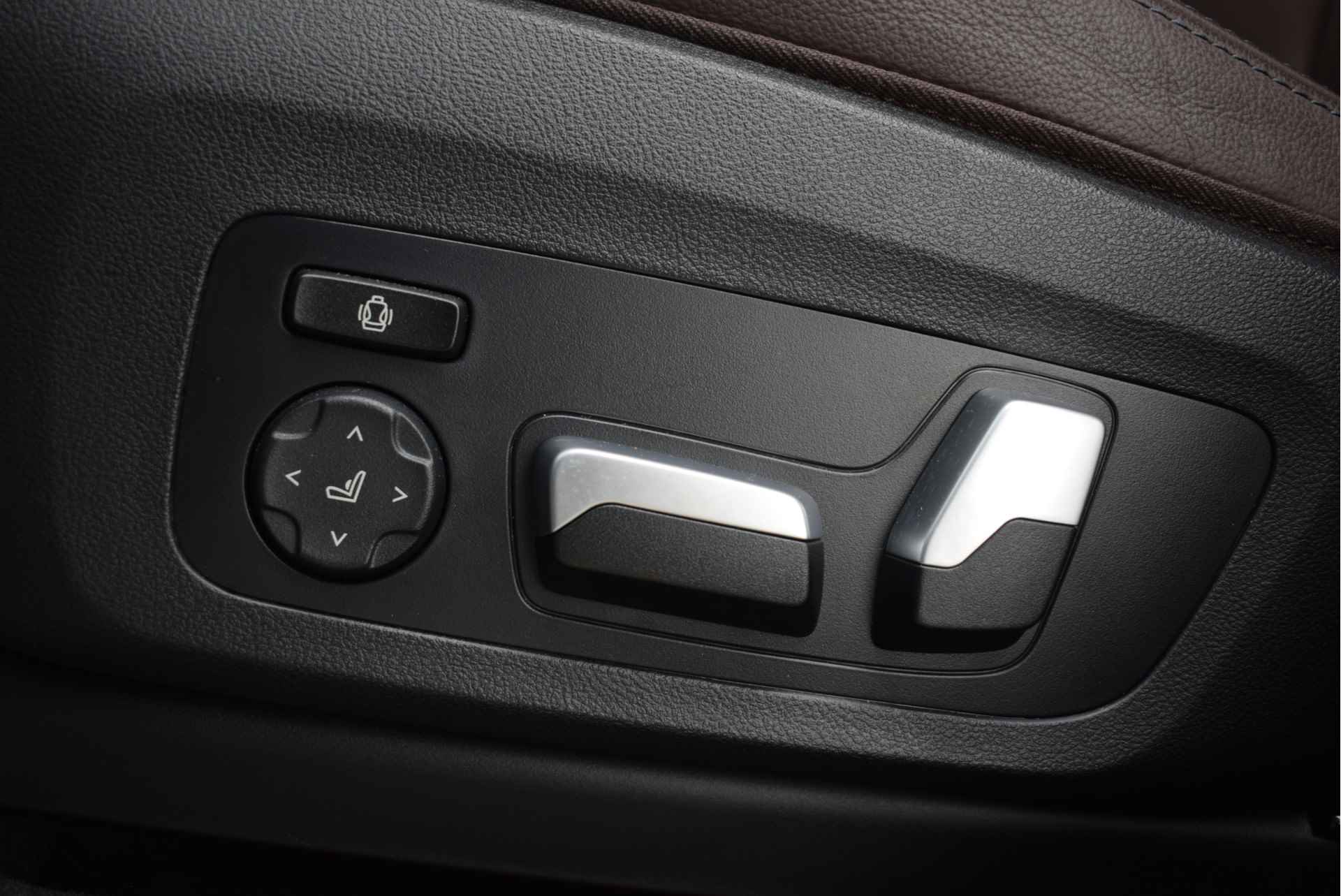 BMW iX3 High Executive 80 kWh / Sportstoelen / Trekhaak / Adaptieve LED / Parking Assistant Plus / Comfort Access / Gesture Control / Adaptief onderstel - 19/33