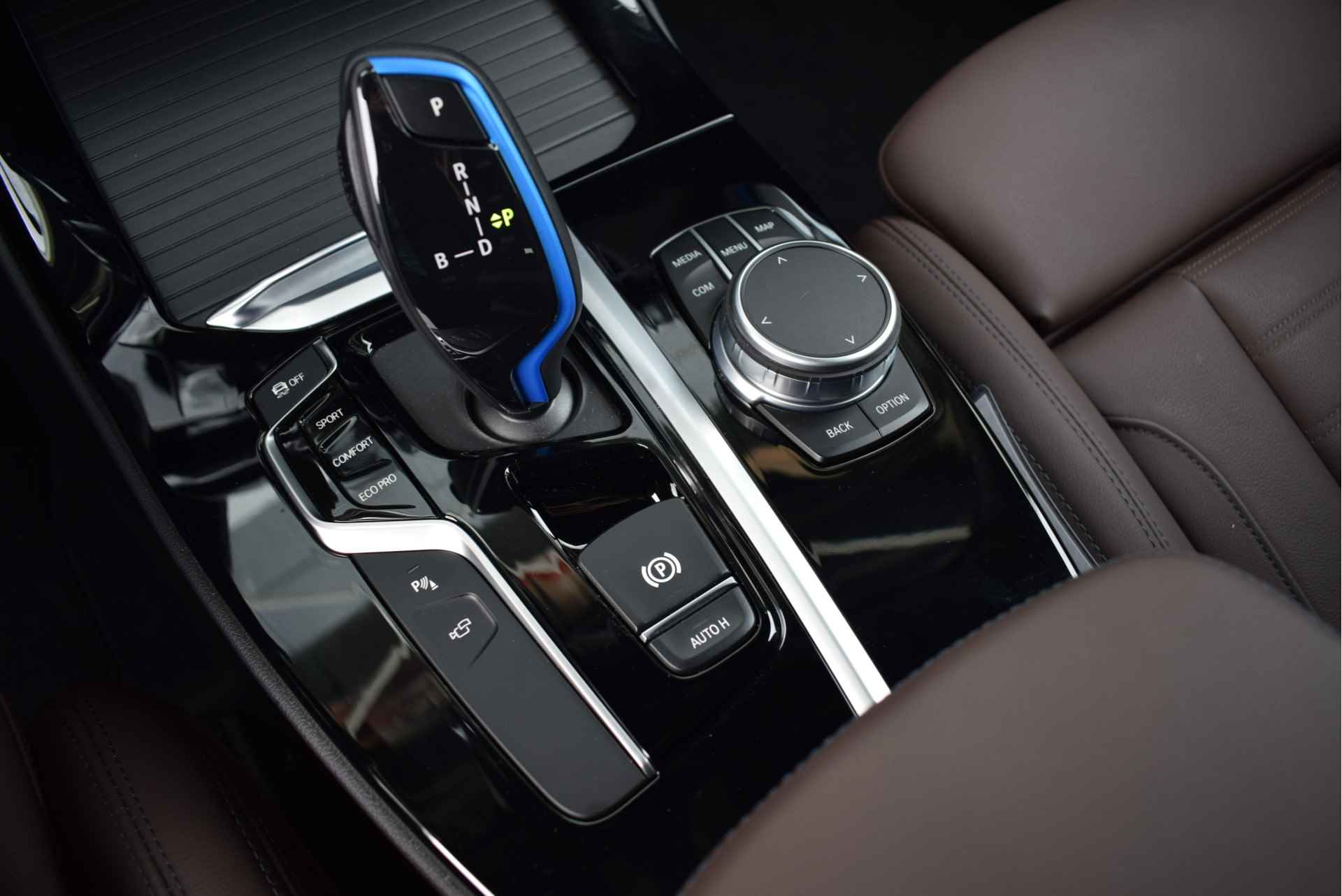 BMW iX3 High Executive 80 kWh / Sportstoelen / Trekhaak / Adaptieve LED / Parking Assistant Plus / Comfort Access / Gesture Control / Adaptief onderstel - 29/33