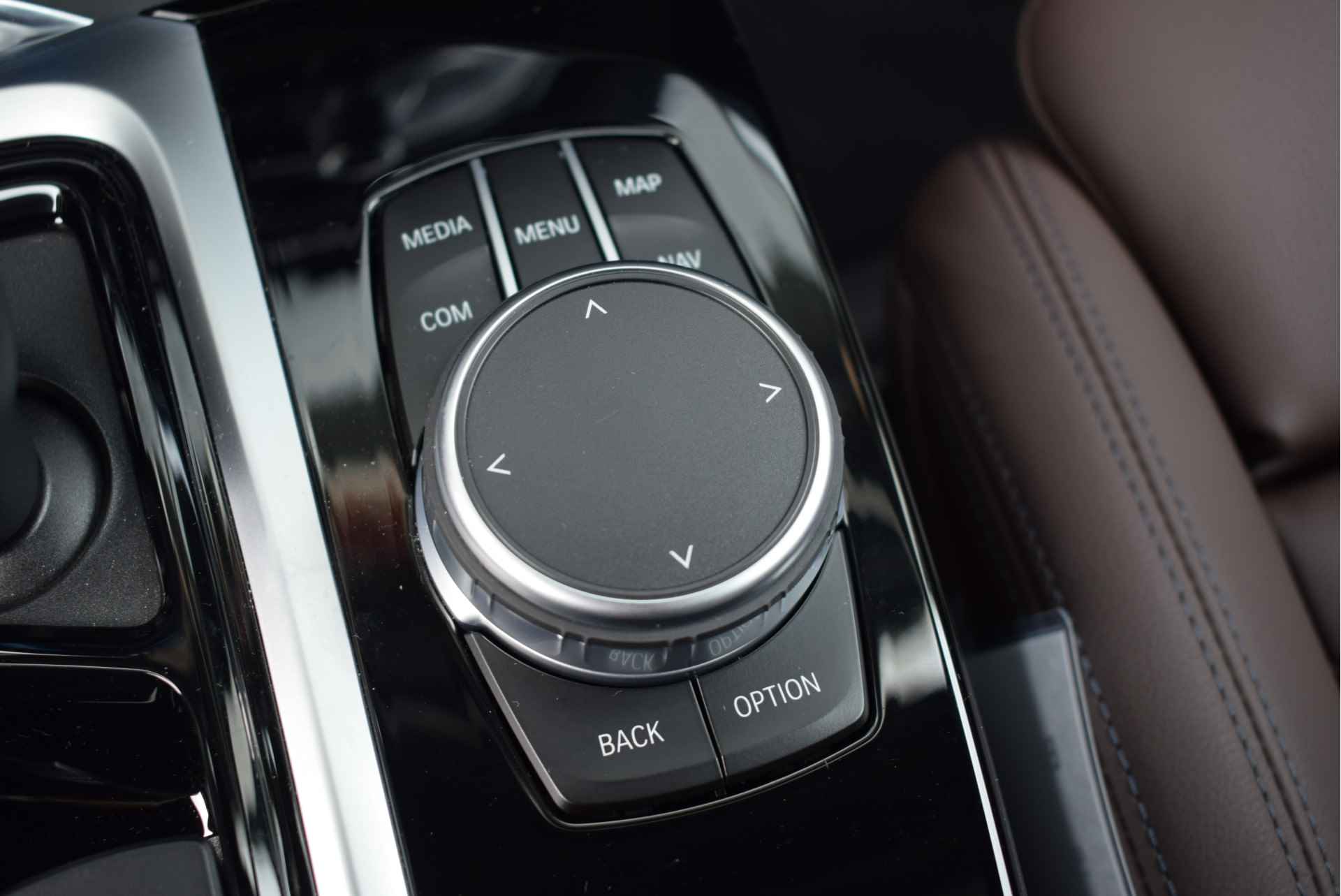 BMW iX3 High Executive 80 kWh / Sportstoelen / Trekhaak / Adaptieve LED / Parking Assistant Plus / Comfort Access / Gesture Control / Adaptief onderstel - 30/33
