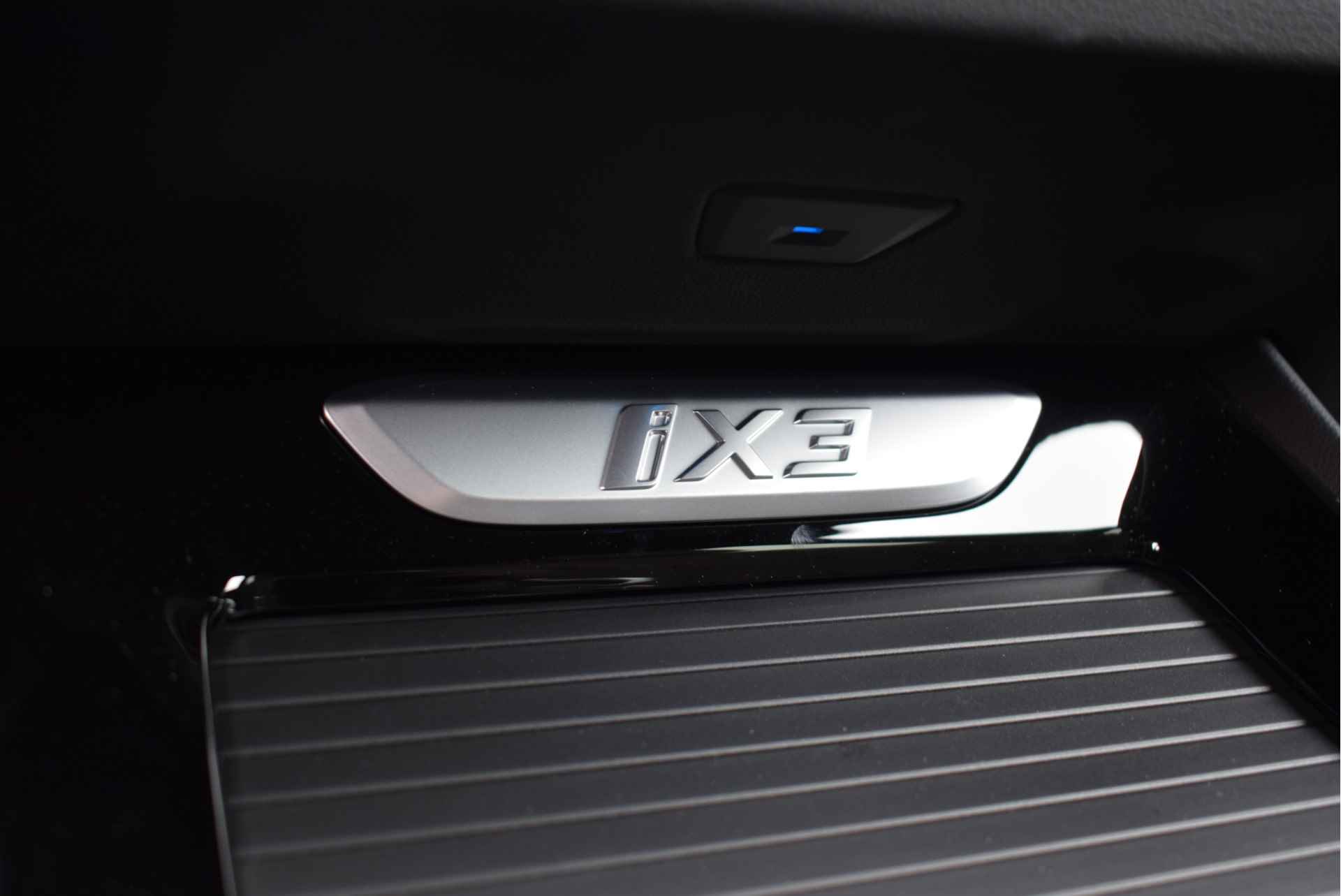 BMW iX3 High Executive 80 kWh / Sportstoelen / Trekhaak / Adaptieve LED / Parking Assistant Plus / Comfort Access / Gesture Control / Adaptief onderstel - 31/33