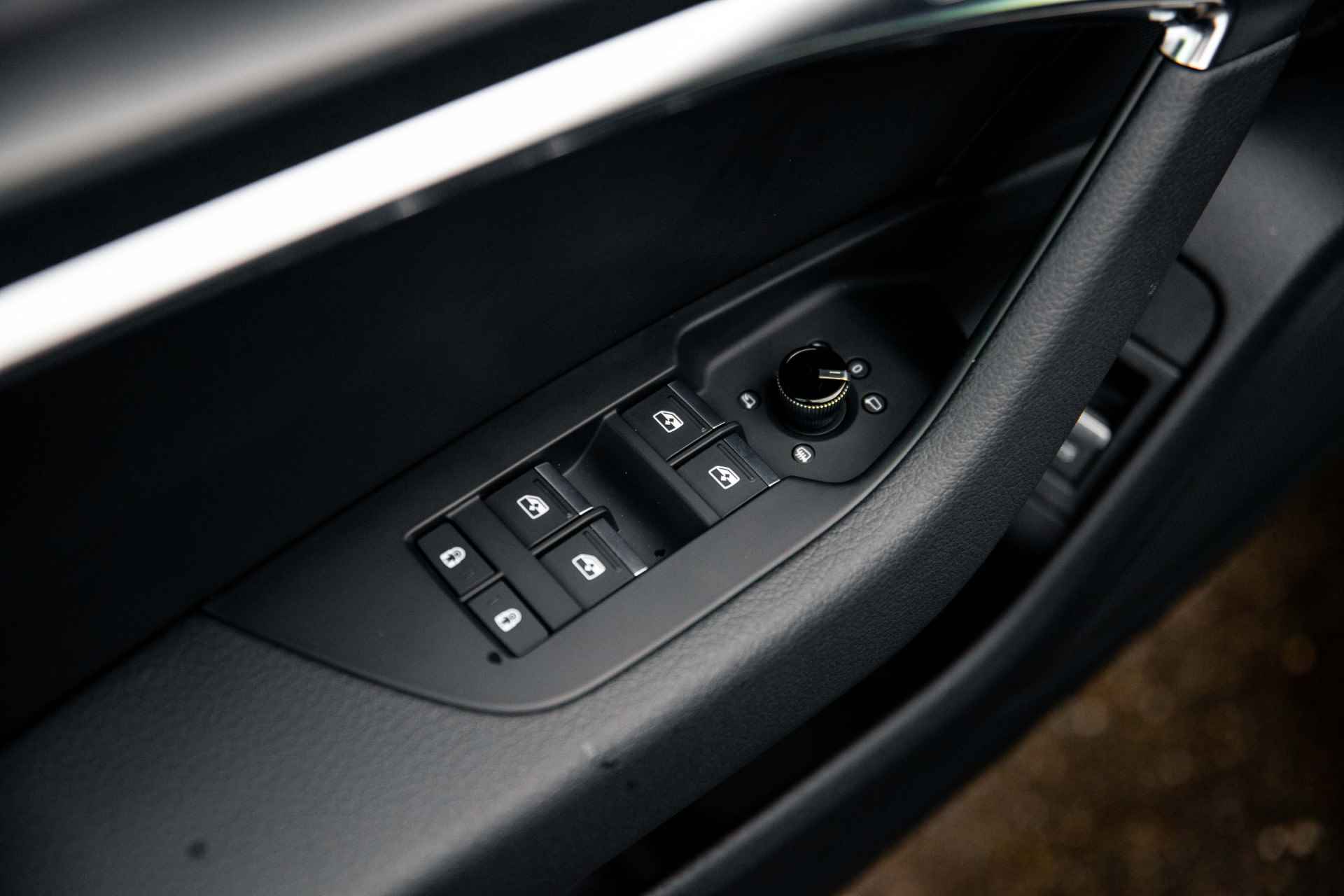 Audi A6 Avant 40 TFSI 204pk S edition Competition | Panoramadak | Stoelverwarming | Afgevlakt stuur | - 34/64