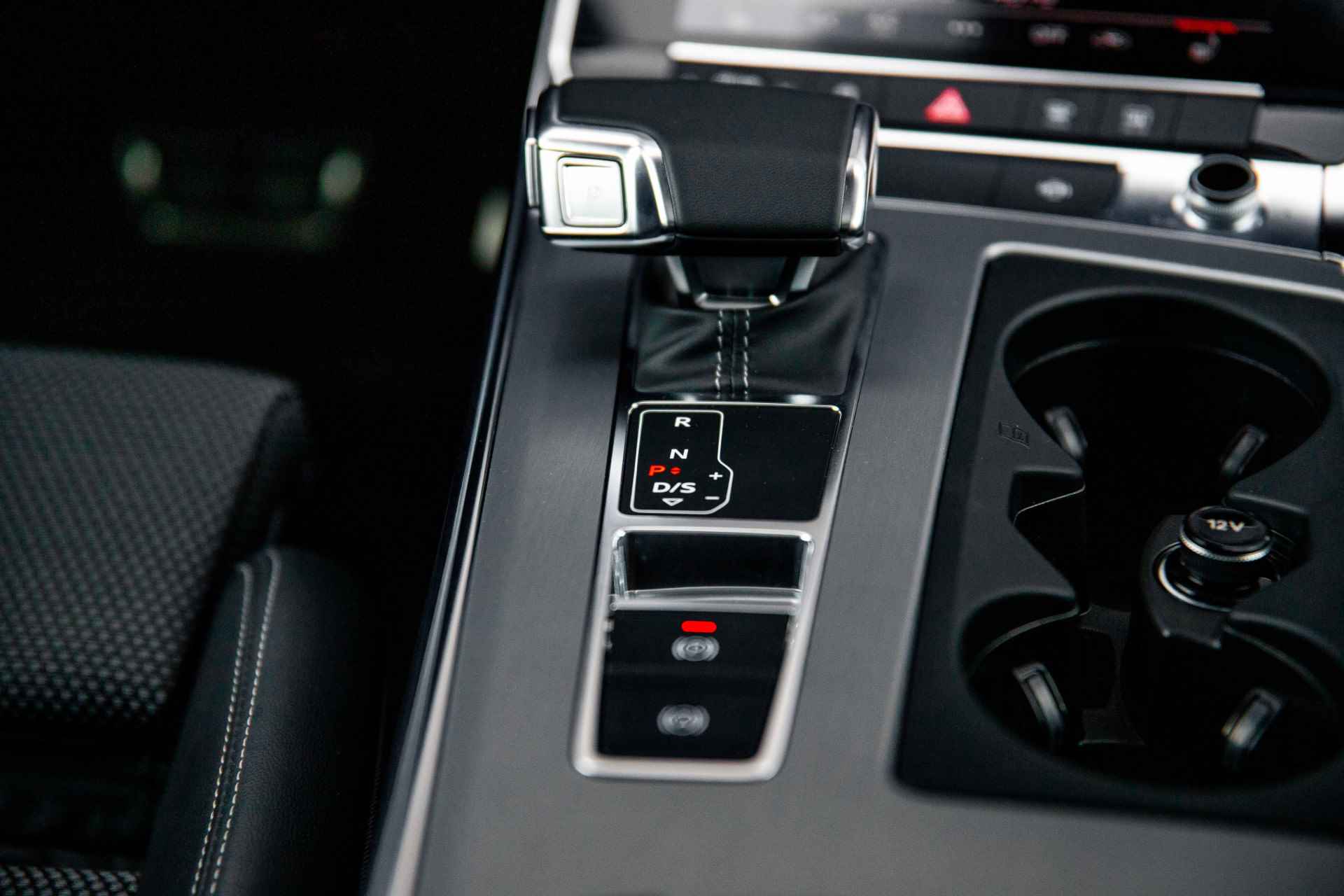 Audi A6 Avant 40 TFSI 204pk S edition Competition | Panoramadak | Stoelverwarming | Afgevlakt stuur | - 43/64