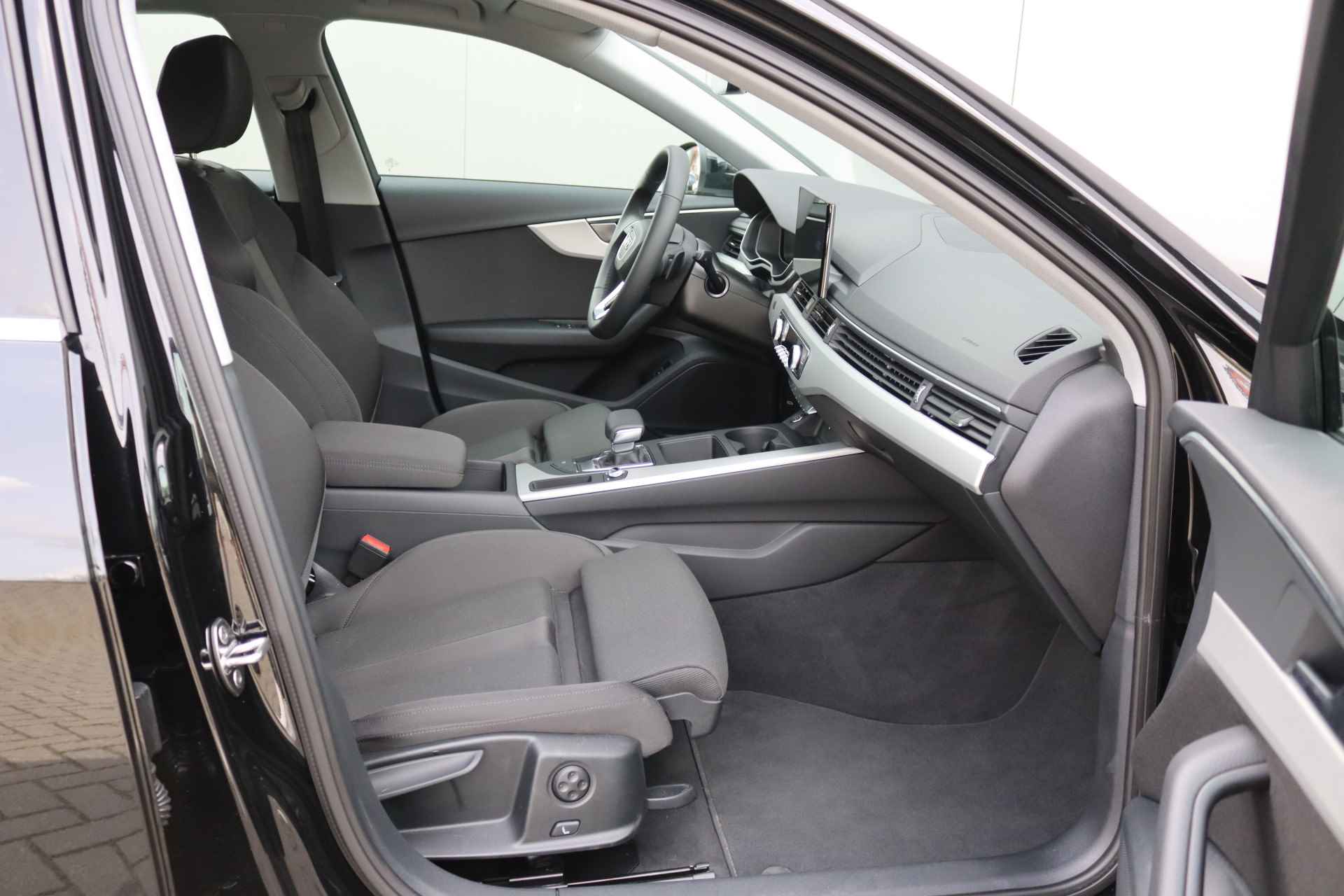 Audi A4 Avant 40 TFSI 204PK Automaat S edition Navigatie/Digi-display/Massage-stoel/Elektr-klep/Adapt-cruise - 12/35