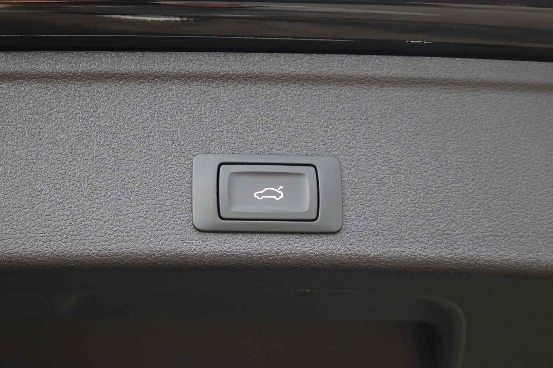 Audi A4 Avant 40 TFSI 204PK Automaat S edition Navigatie/Digi-display/Massage-stoel/Elektr-klep/Adapt-cruise - 31/35