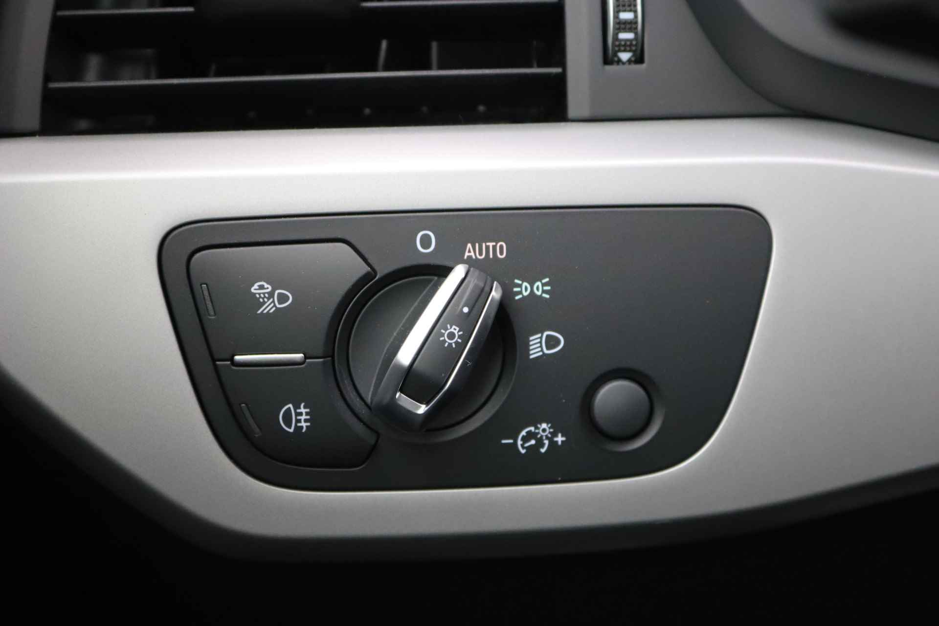 Audi A4 Avant 40 TFSI 204PK Automaat S edition Navigatie/Digi-display/Massage-stoel/Elektr-klep/Adapt-cruise - 32/35