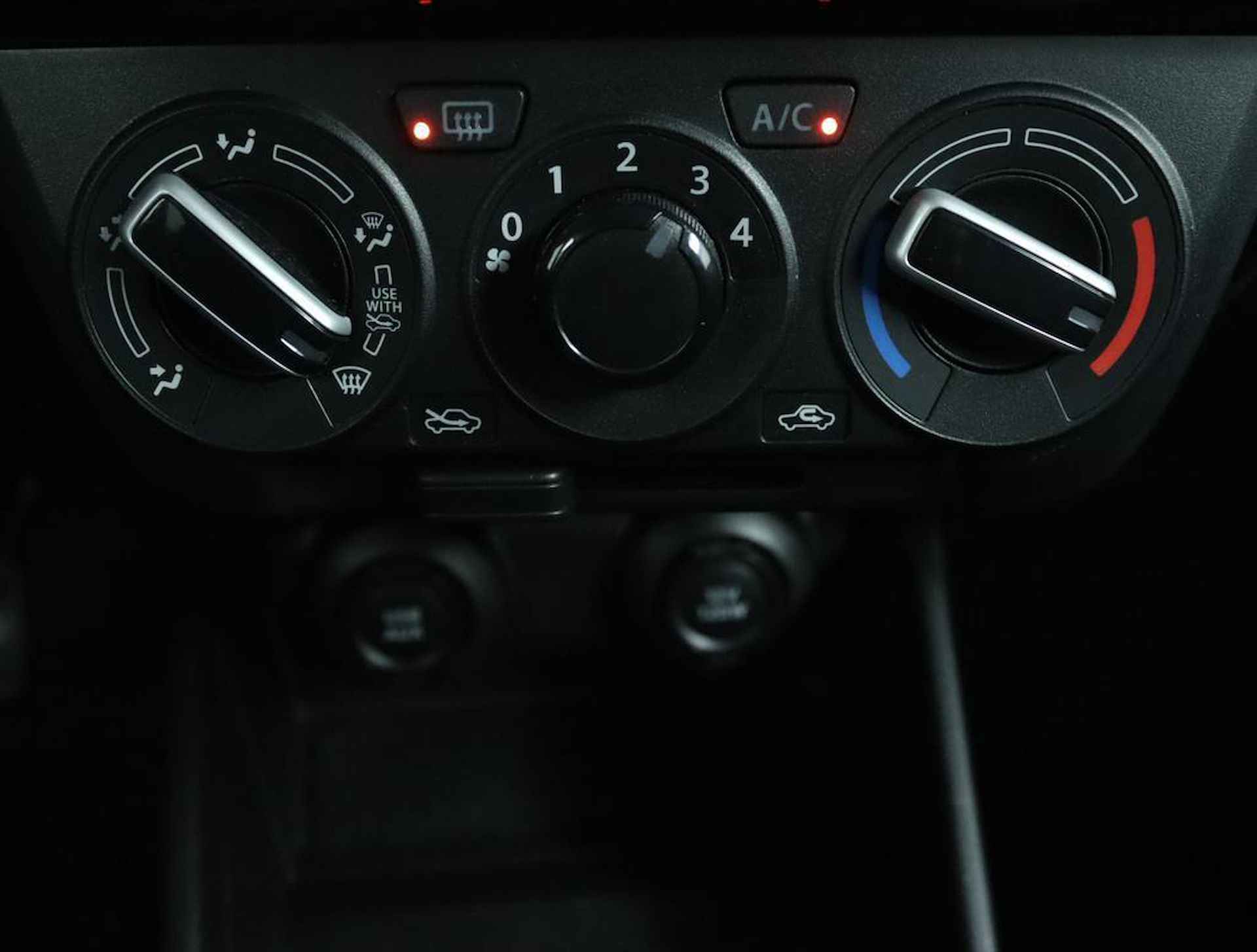 Suzuki Swift 1.2 Select Smart Hybrid | Sportline | Airco | Navigatie | achteruitrijcamera |Lichtmetalen velgen | Stoelverwarming | - 6/47