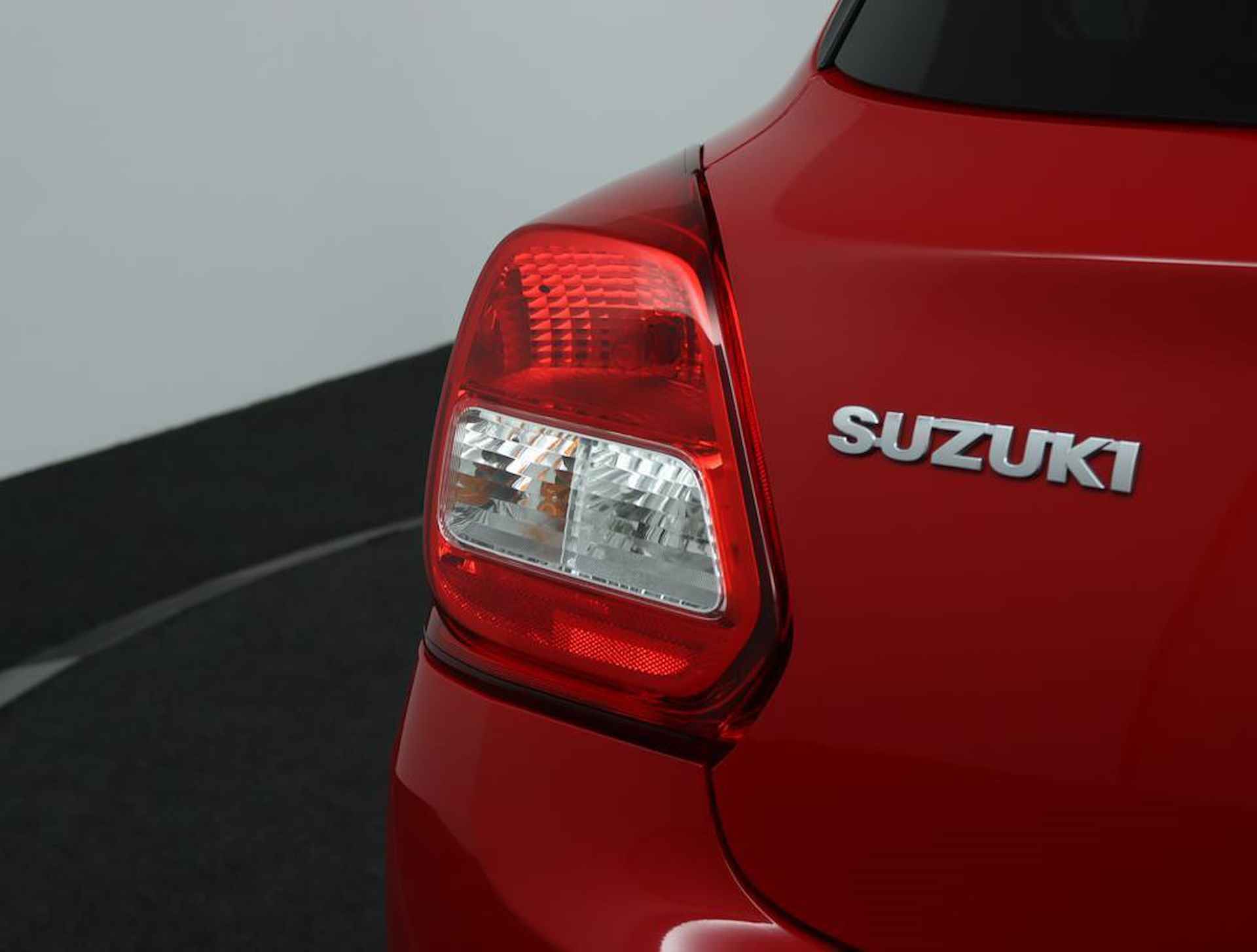 Suzuki Swift 1.2 Select Smart Hybrid | Sportline | Airco | Navigatie | achteruitrijcamera |Lichtmetalen velgen | Stoelverwarming | - 34/47