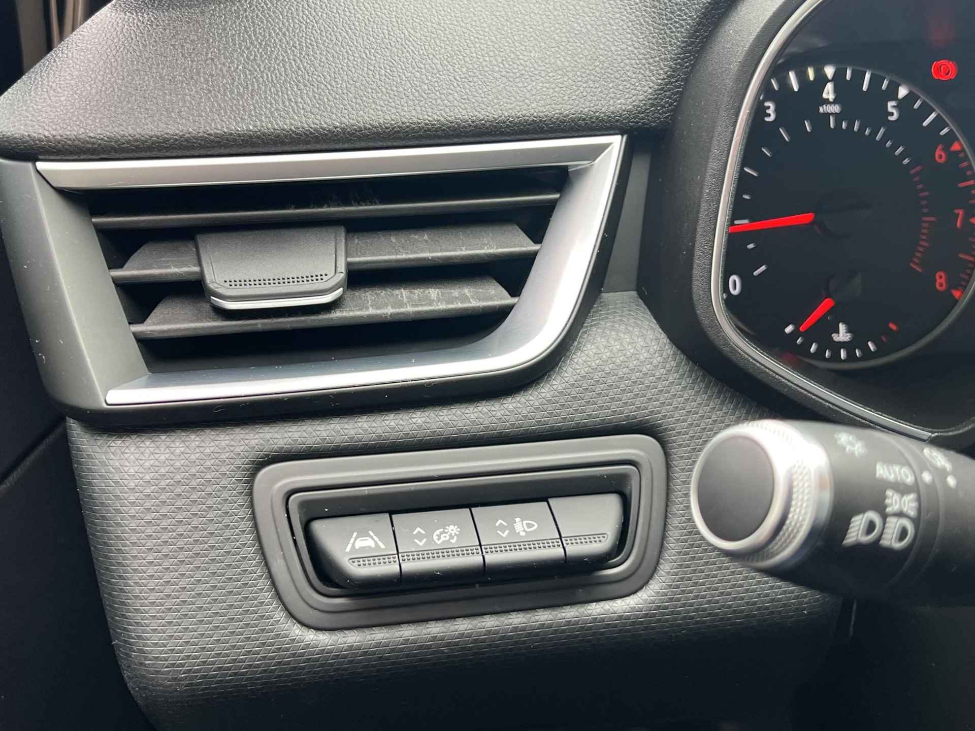 Renault Clio 1.0 TCe 100 Bi-Fuel Zen , NL-Auto, 1e eigenaar, 100% dlr onderhouden, Navigatie, Full LED, Cruise Control, Airco, Lichtmetaal 16'', Regen & licht sensor, DAB, Apple Carplay & Android Auto - 15/32