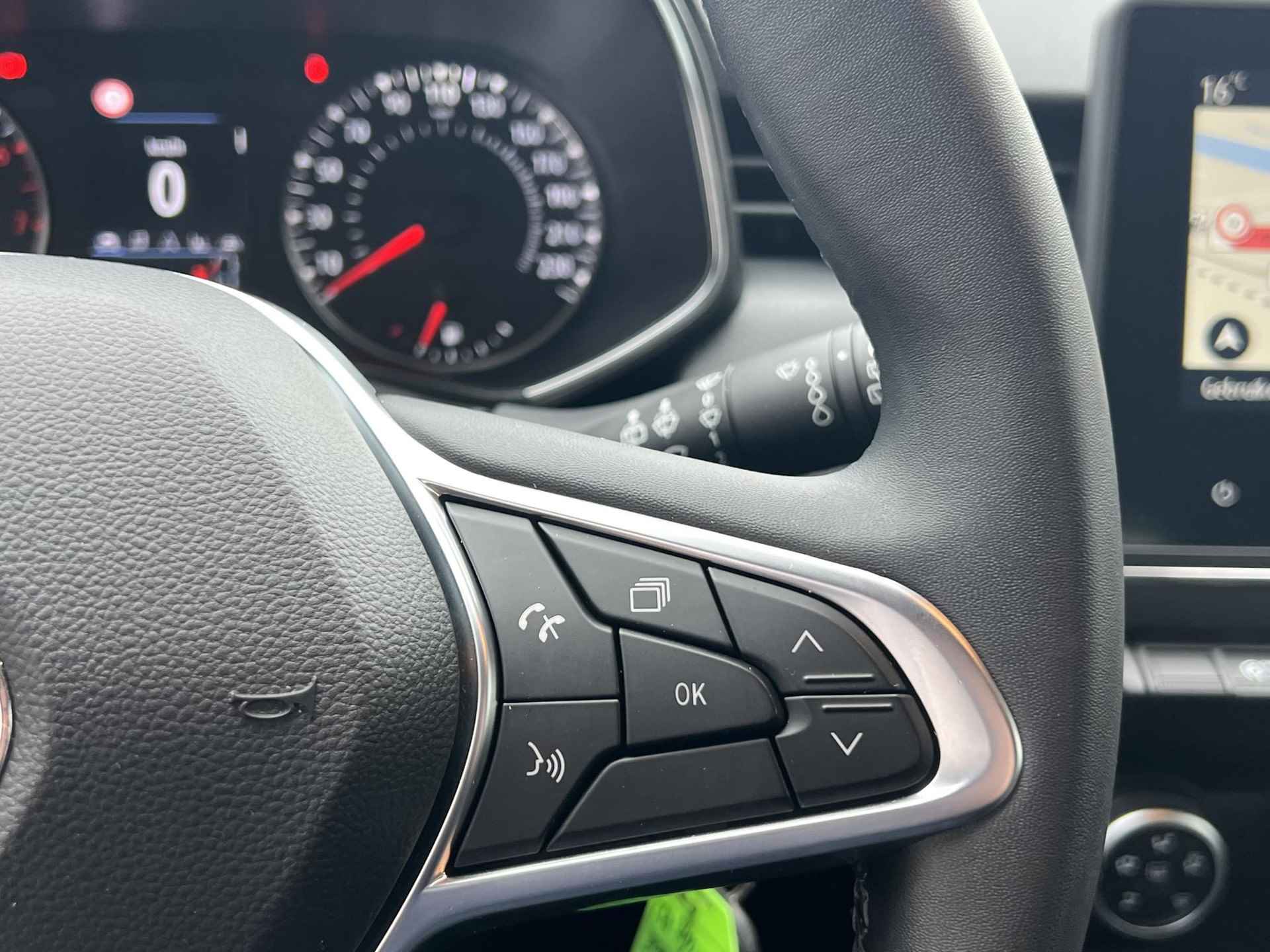 Renault Clio 1.0 TCe 100 Bi-Fuel Zen , NL-Auto, 1e eigenaar, 100% dlr onderhouden, Navigatie, Full LED, Cruise Control, Airco, Lichtmetaal 16'', Regen & licht sensor, DAB, Apple Carplay & Android Auto - 17/32
