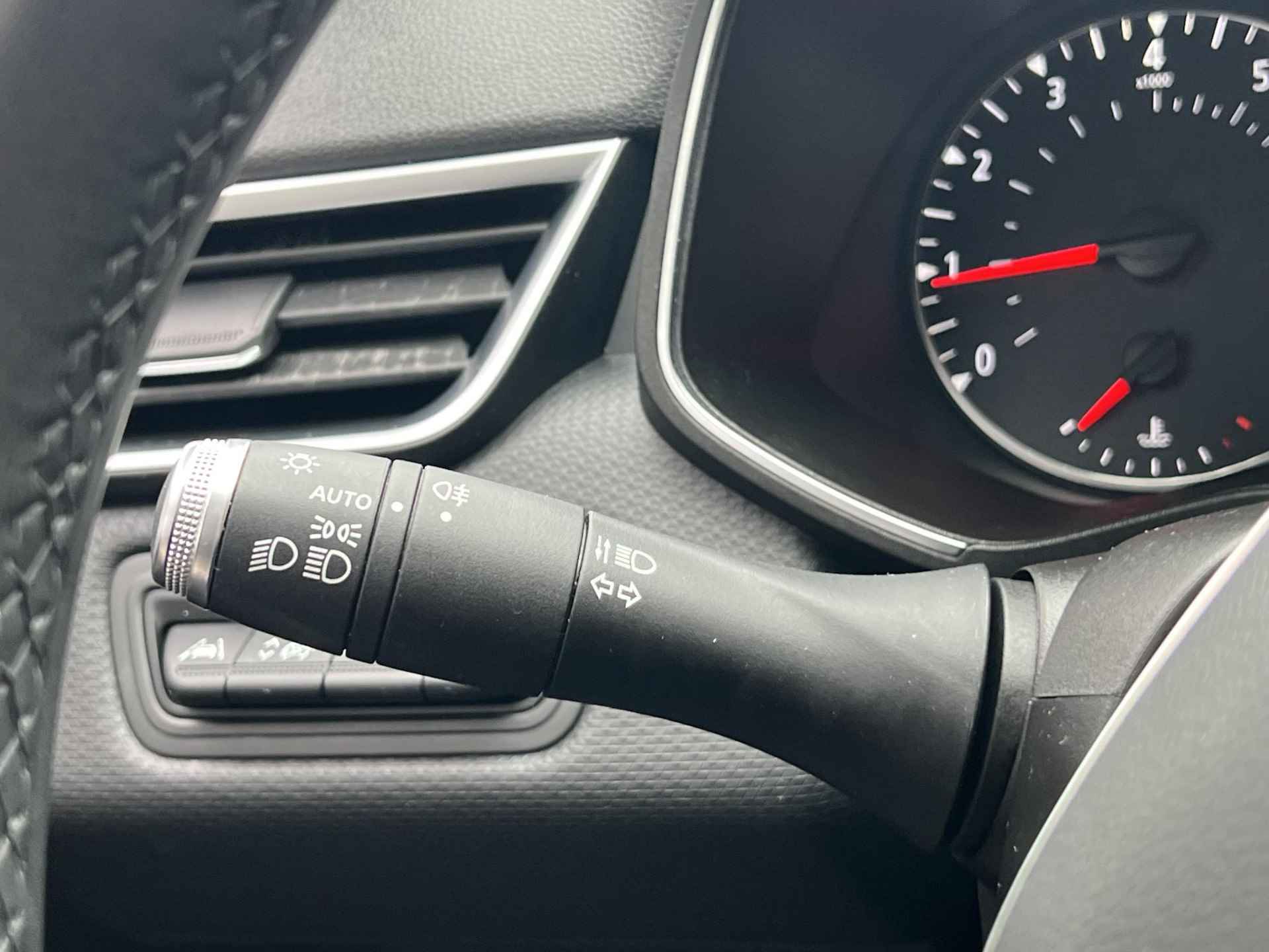 Renault Clio 1.0 TCe 100 Bi-Fuel Zen , NL-Auto, 1e eigenaar, 100% dlr onderhouden, Navigatie, Full LED, Cruise Control, Airco, Lichtmetaal 16'', Regen & licht sensor, DAB, Apple Carplay & Android Auto - 18/32
