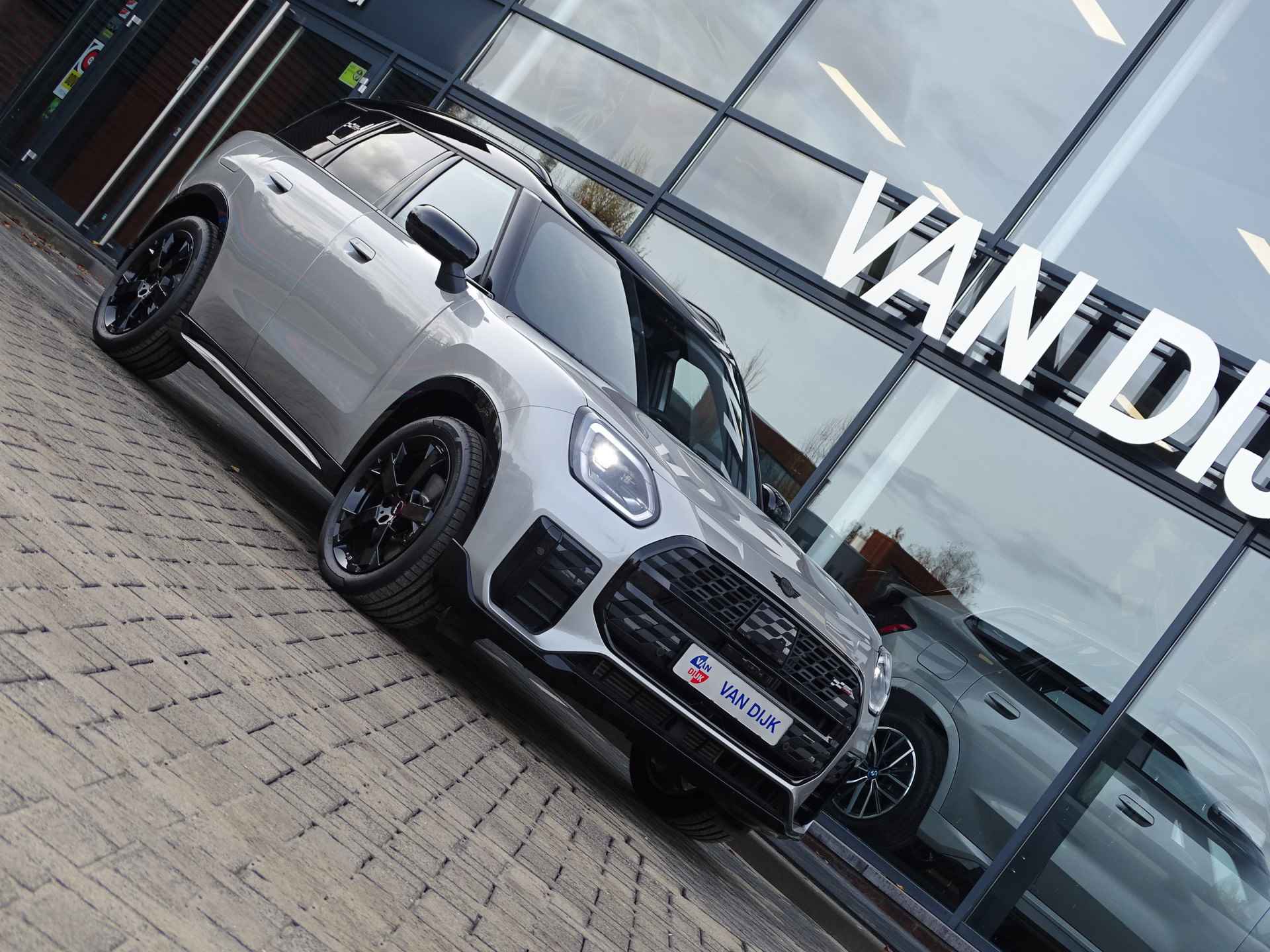 MINI Countryman 1.5 C JCW Pakket XL Pano.Dak Elek.Trekhaak Elek.Stoelen Driv.Ass.Pro Head-up Harman/Kardon 19"LM Velgen - 58/65