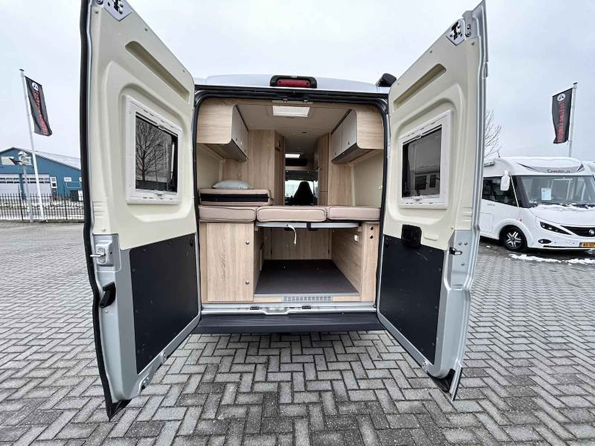 Clever Van 600 Dwarsbed/6.0m/Euro-6/2018 - 7/24