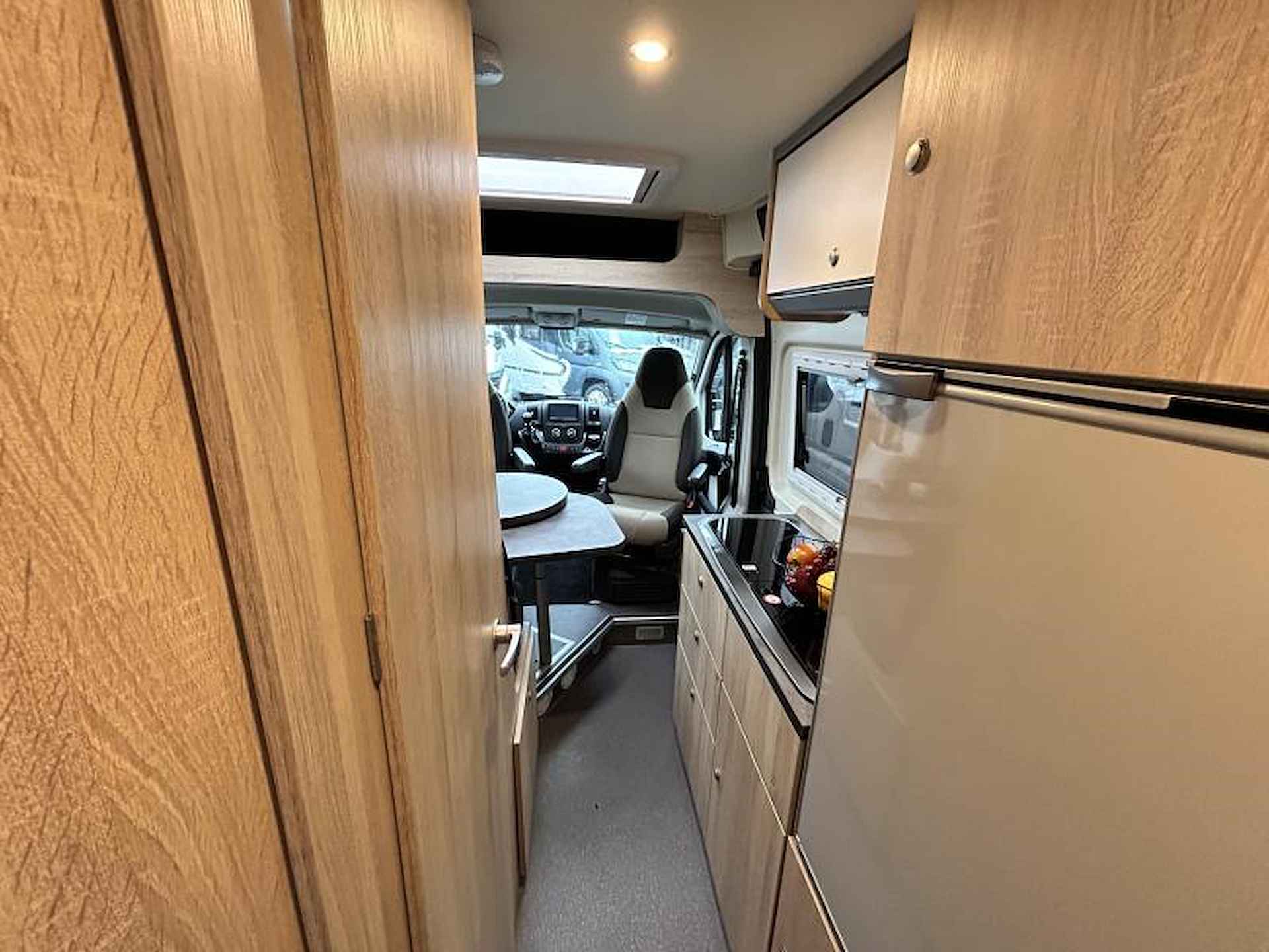 Clever Van 600 Dwarsbed/6.0m/Euro-6/2018 - 10/24