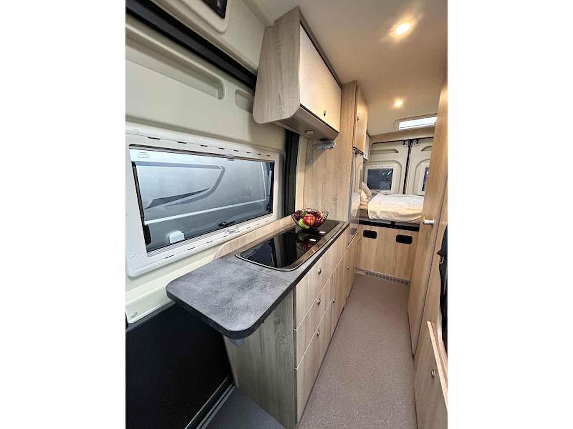 Clever Van 600 Dwarsbed/6.0m/Euro-6/2018 - 17/24