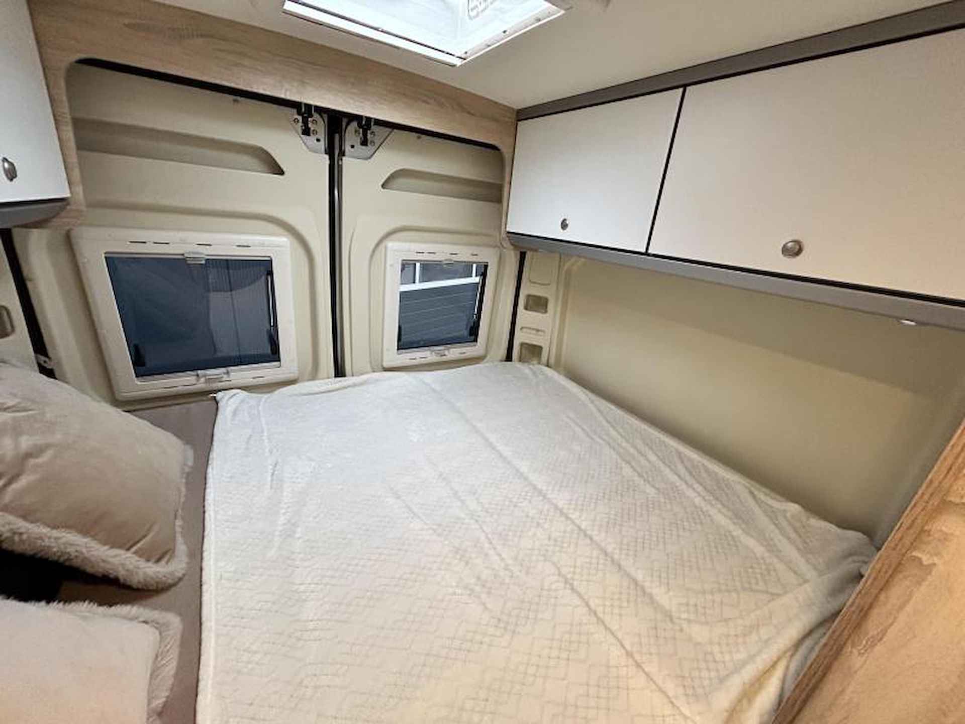 Clever Van 600 Dwarsbed/6.0m/Euro-6/2018 - 18/24