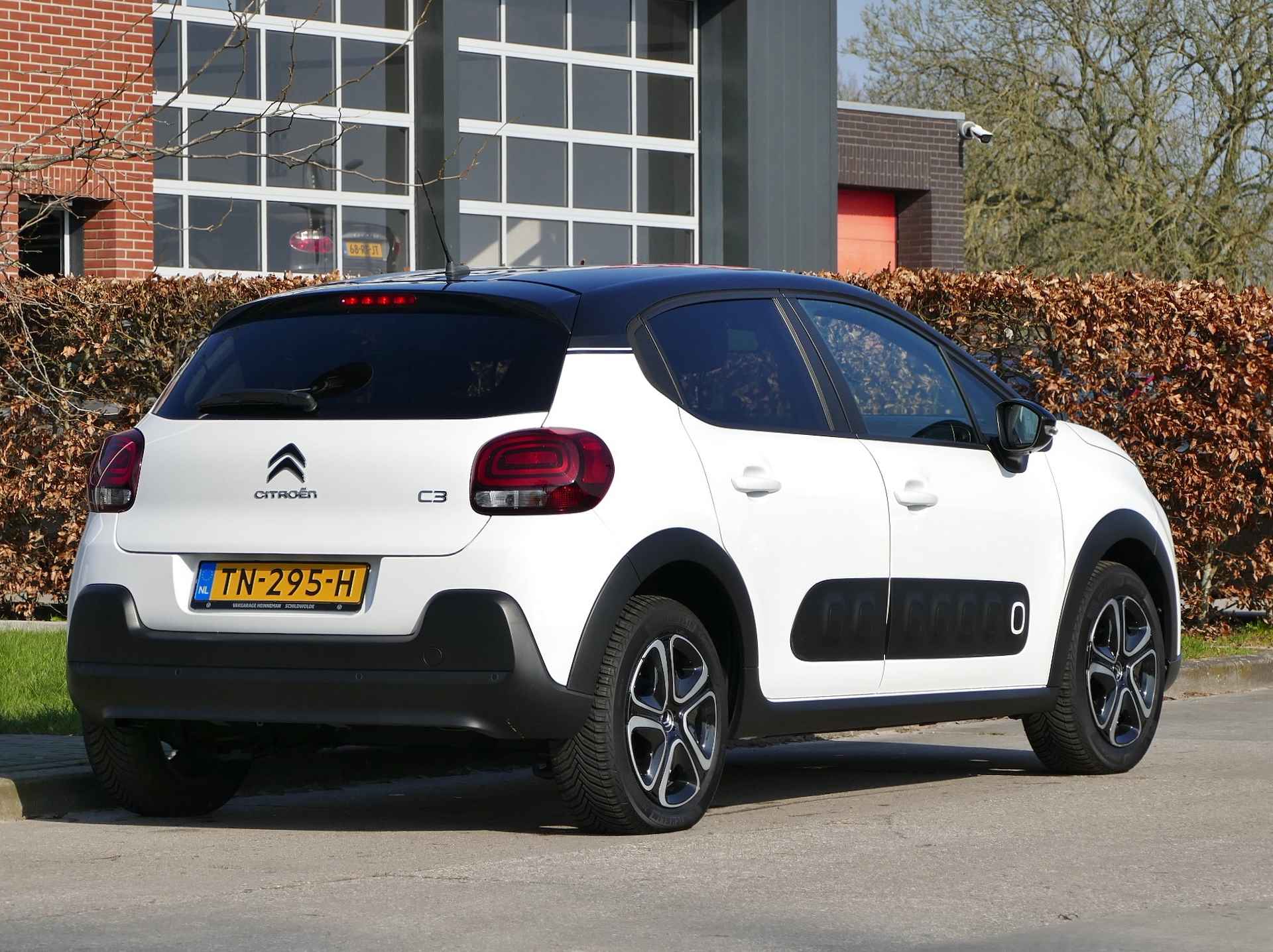 Citroën C3 1.2 PureTech Feel Edition | navigatie | all-season-banden - 2/40
