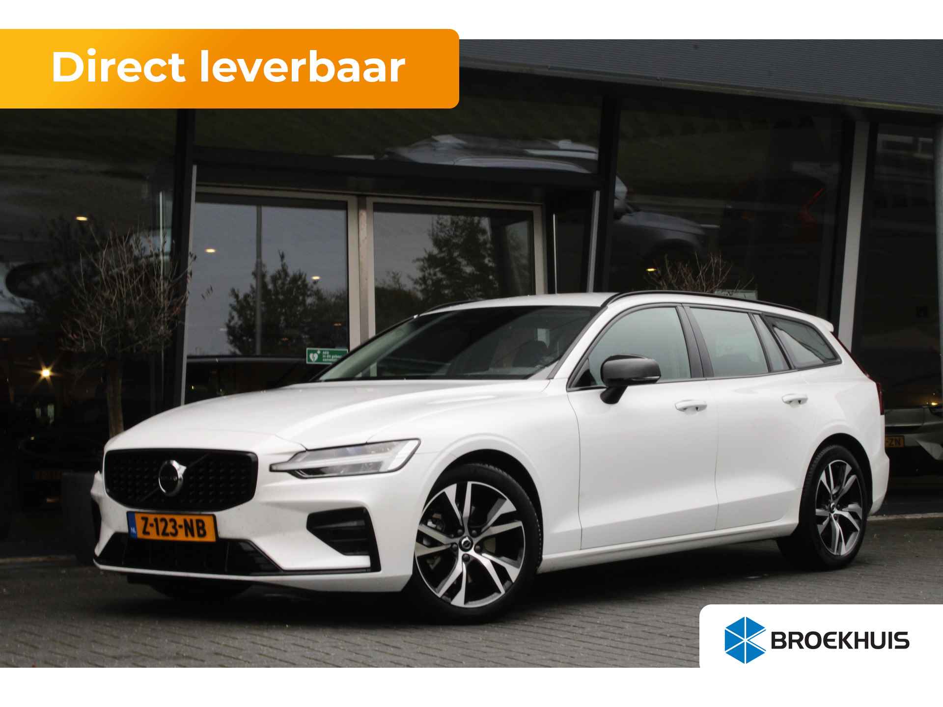 Volvo V60 B4 Plus Dark | Adaptive Cruise | Pilot-Assist | Camera | Stuur/Stoelverwarming | 18-Inch | Trekhaak | BLIS | DAB