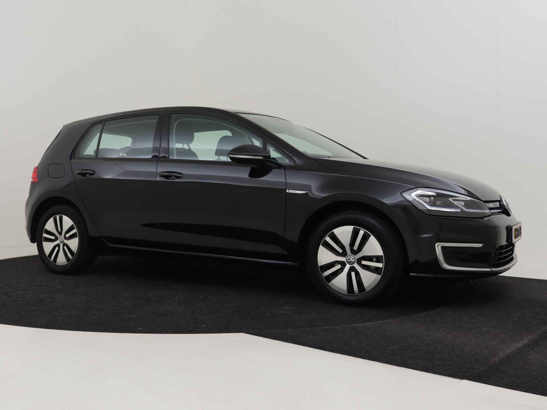 Volkswagen e-Golf E-DITION 136pk | €2000,- Subsidie | 1e eigenaar | Adaptief cruise control | Navigatie | Parkeersensoren v+a | Led koplampen | Wa - 25/39