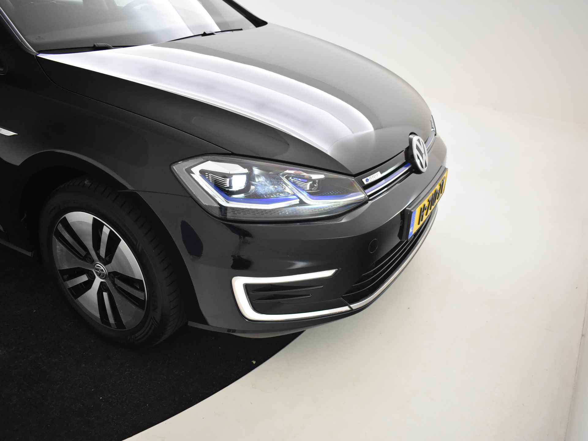 Volkswagen e-Golf E-DITION 136pk | €2000,- Subsidie | 1e eigenaar | Adaptief cruise control | Navigatie | Parkeersensoren v+a | Led koplampen | Wa - 37/39