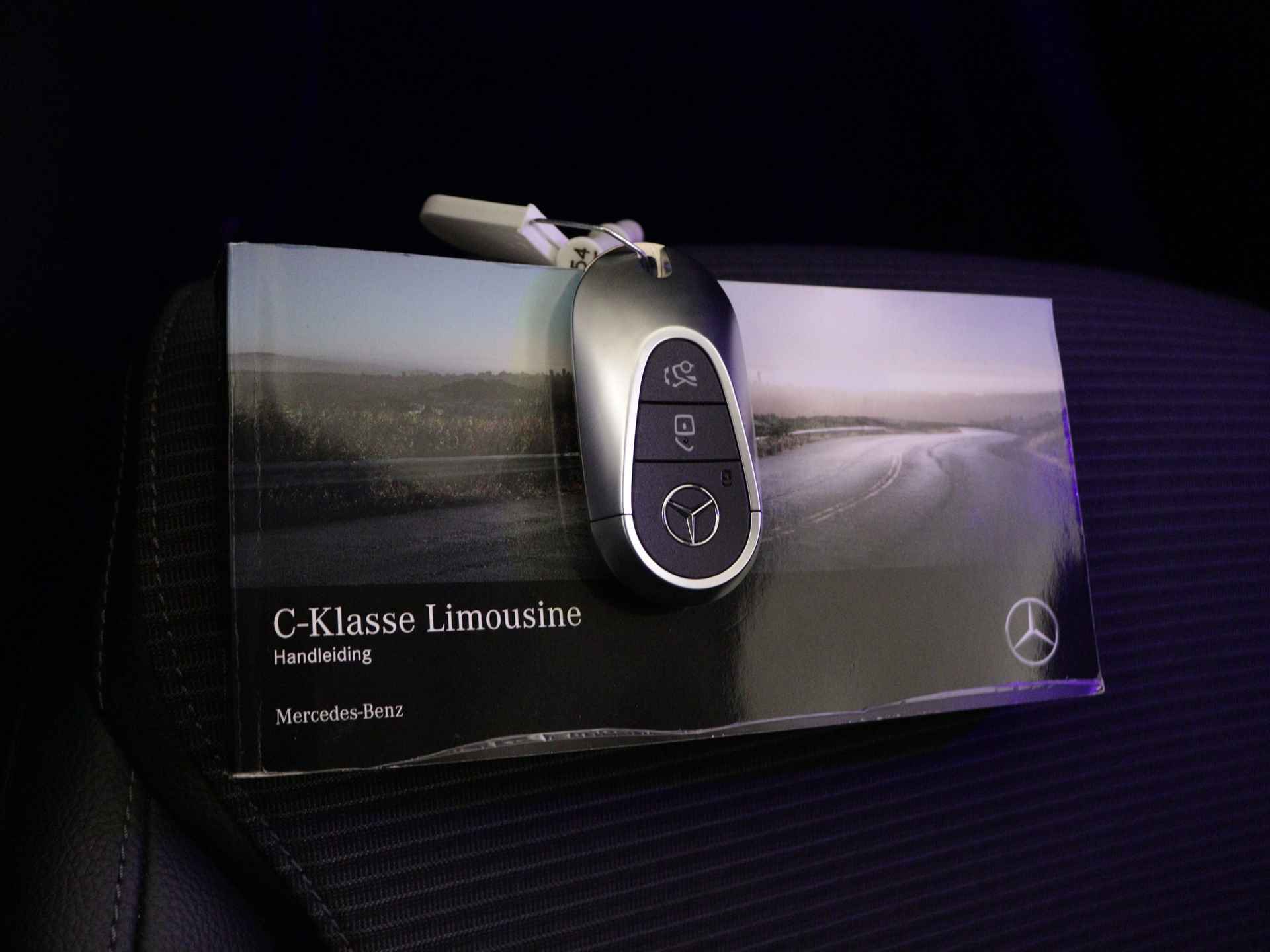 Mercedes-Benz C-Klasse 180 Luxury Line AMG lichtmetalen velgen | Navigatie | MBUX | Parking support | Trekhaak elct wegklapbaar | inclusief 24 maanden MB Certified garantie voor europa - 11/38