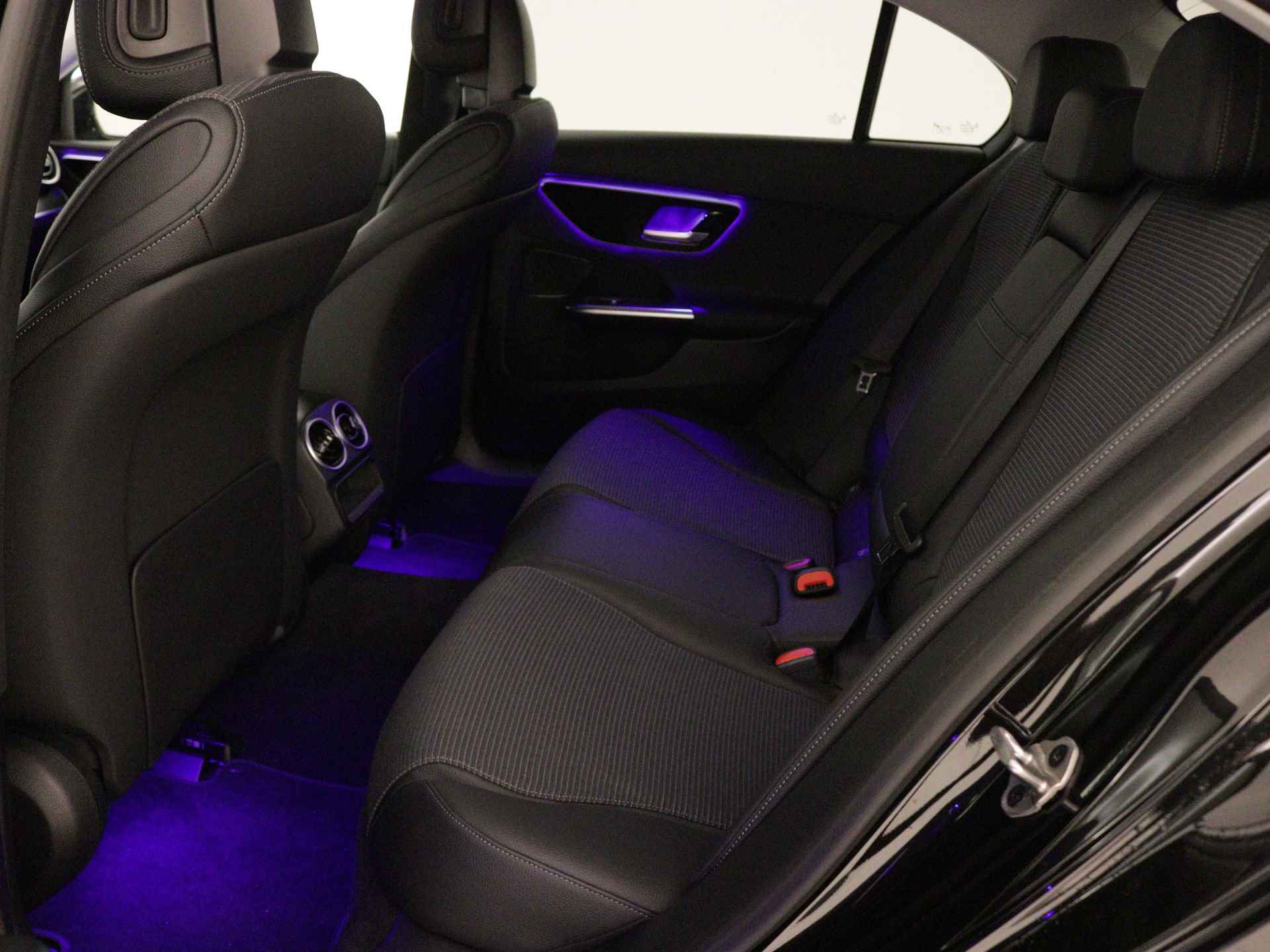 Mercedes-Benz C-Klasse 180 Luxury Line AMG lichtmetalen velgen | Navigatie | MBUX | Parking support | Trekhaak elct wegklapbaar | inclusief 24 maanden MB Certified garantie voor europa - 16/38