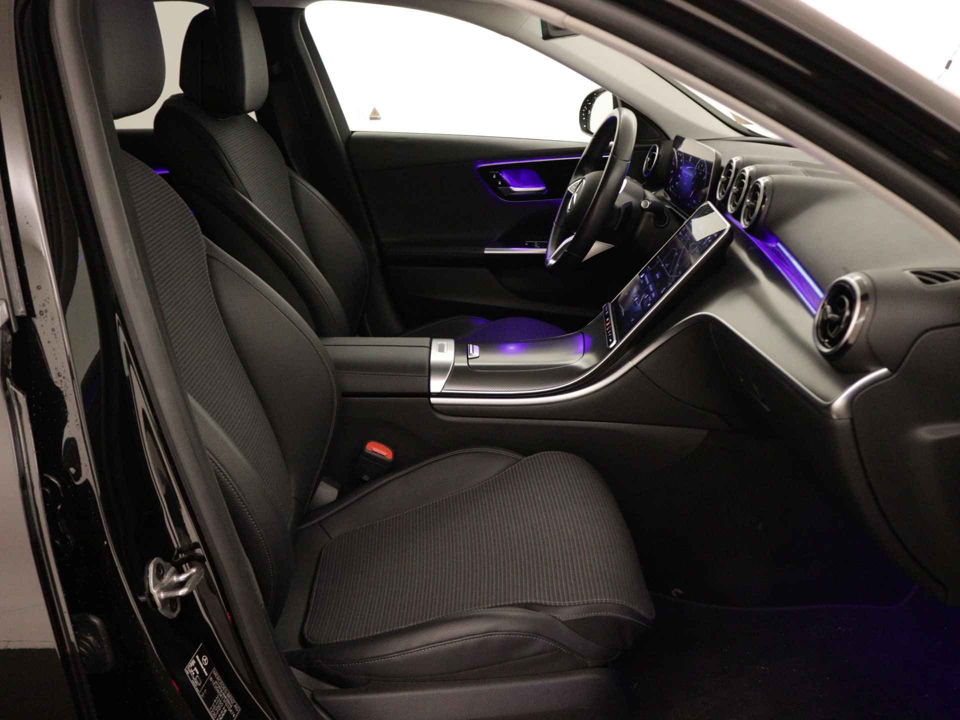 Mercedes-Benz C-Klasse 180 Luxury Line AMG lichtmetalen velgen | Navigatie | MBUX | Parking support | Trekhaak elct wegklapbaar | inclusief 24 maanden MB Certified garantie voor europa - 30/38