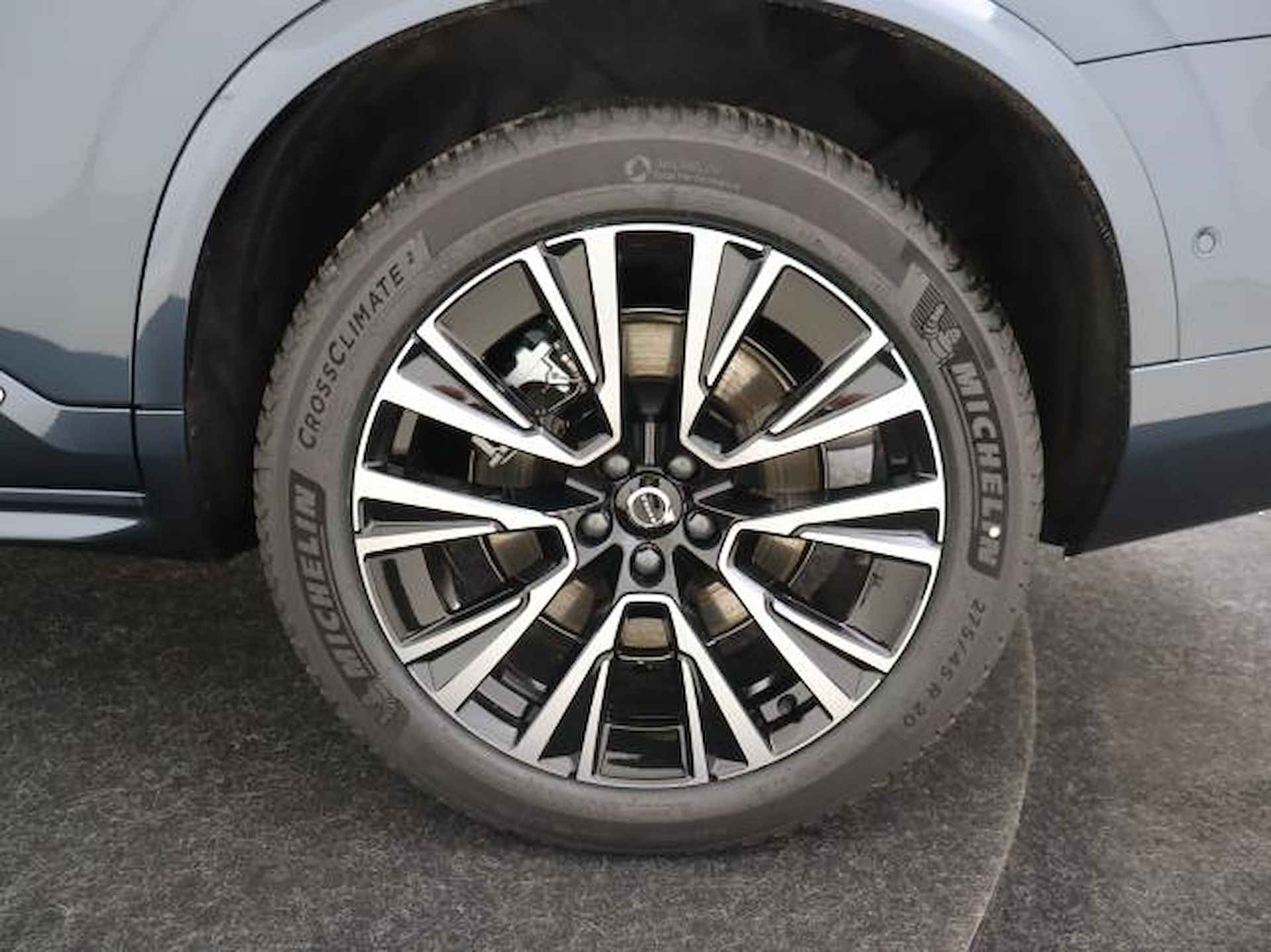 Volvo XC90 T8 455PK AWD Ultimate Bright | Luchtvering | B&W Audio | Gelaagd Glas | Massage | Trekhaak - 7/16