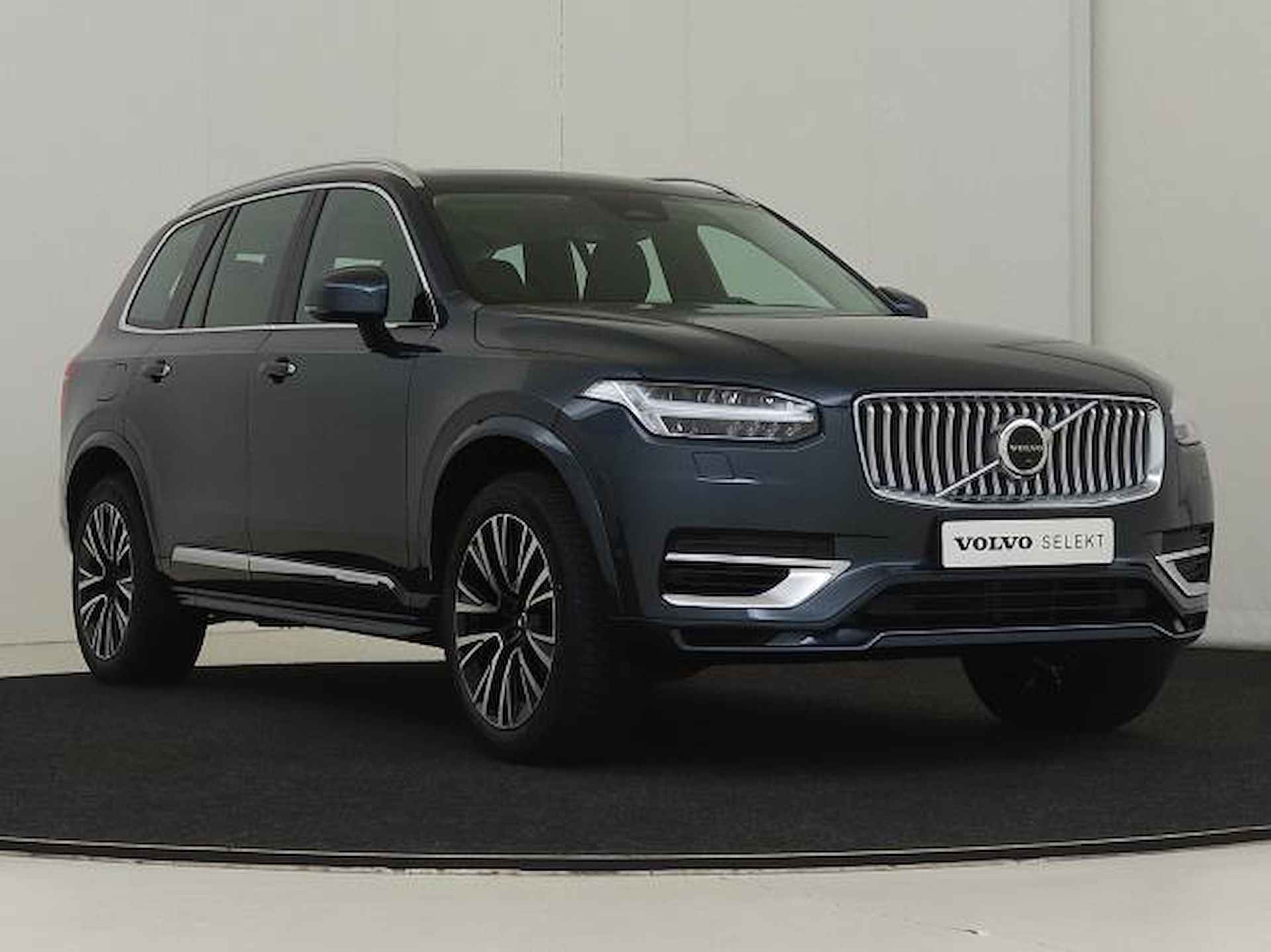 Volvo XC90 T8 455PK AWD Ultimate Bright | Luchtvering | B&W Audio | Gelaagd Glas | Massage | Trekhaak - 15/16