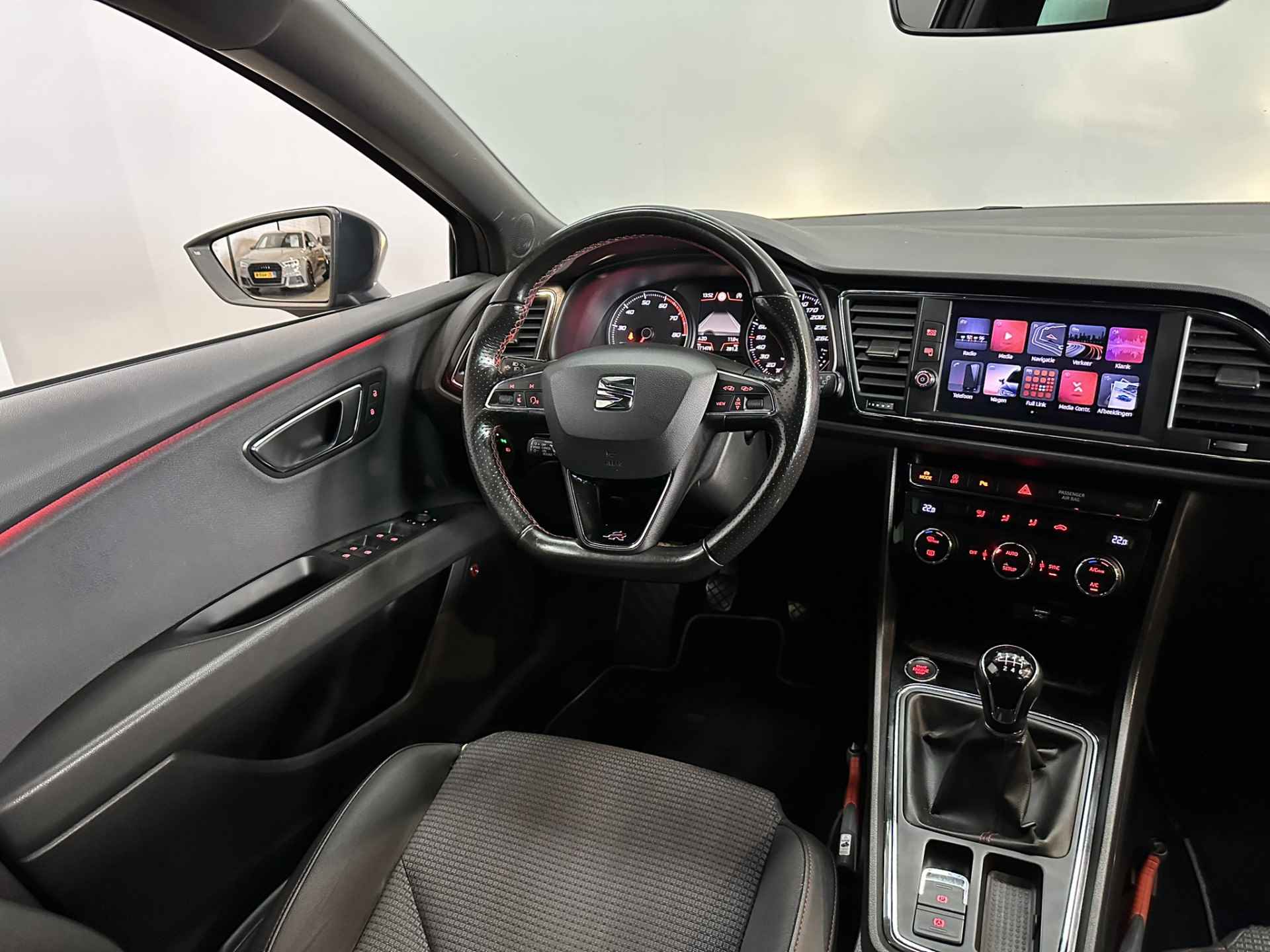 SEAT León ST 1.5 TSI FR Business Intense Airco ECC | Trekhaak | Beats | Camera | Adaptive cruise | Navigatie | Apple Carplay Android Auto | Isofix | - 30/42