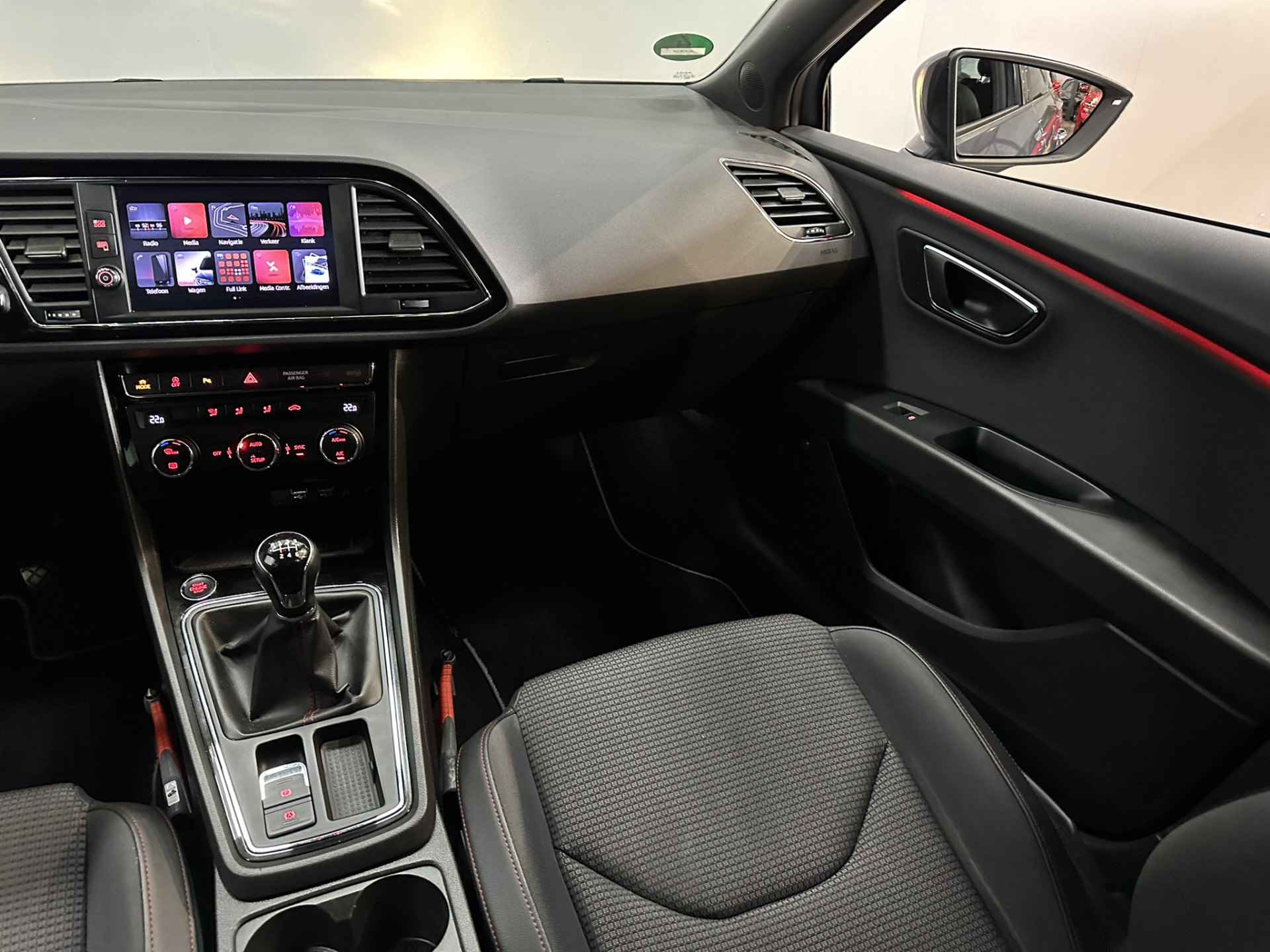 SEAT León ST 1.5 TSI FR Business Intense Airco ECC | Trekhaak | Beats | Camera | Adaptive cruise | Navigatie | Apple Carplay Android Auto | Isofix | - 32/42
