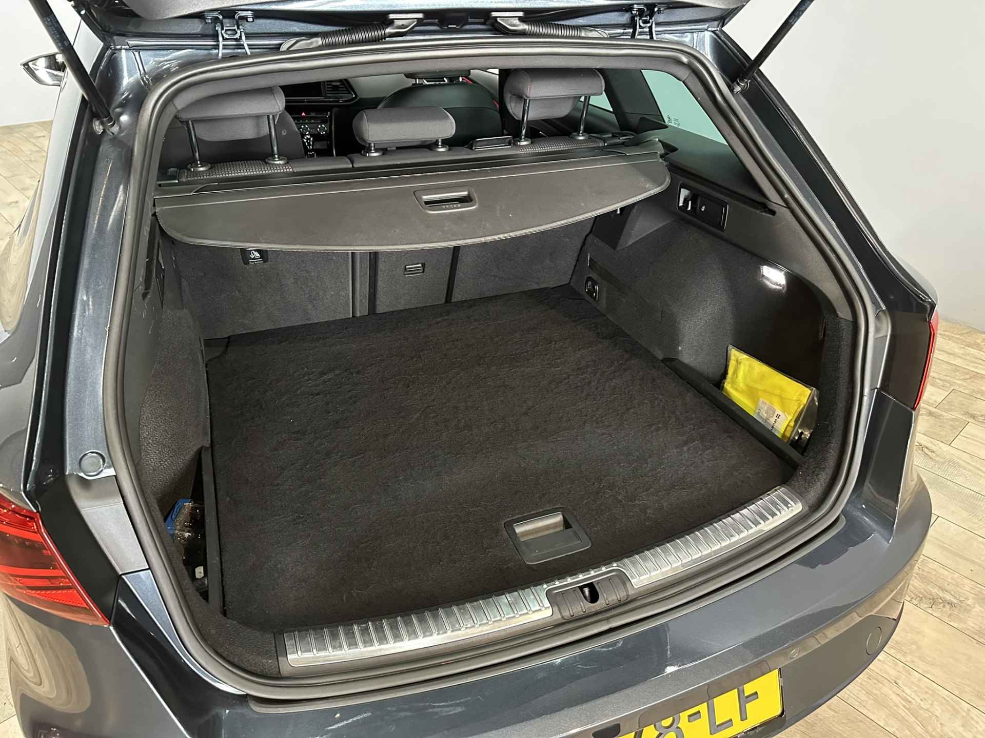 SEAT León ST 1.5 TSI FR Business Intense Airco ECC | Trekhaak | Beats | Camera | Adaptive cruise | Navigatie | Apple Carplay Android Auto | Isofix | - 36/42
