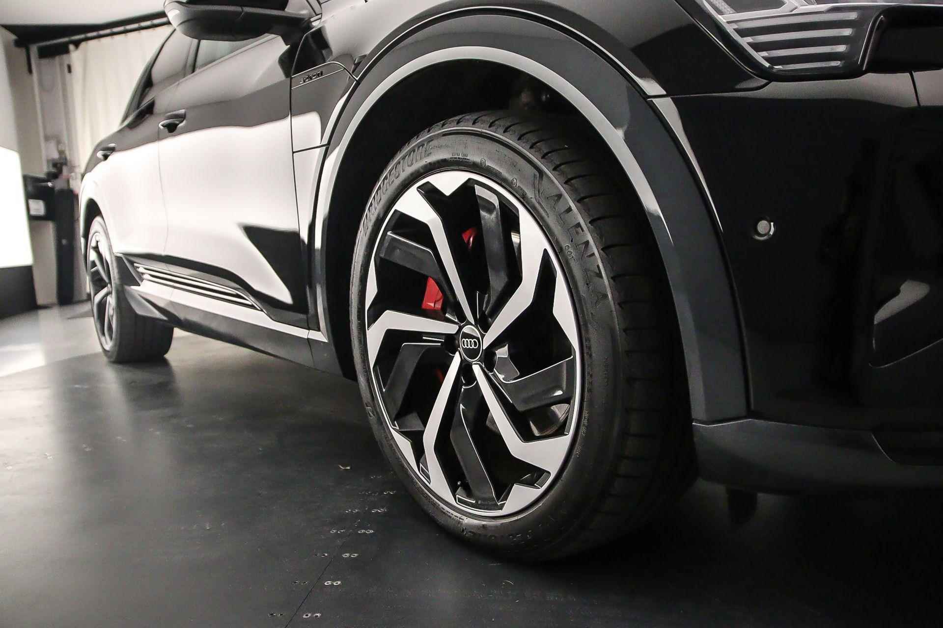 Audi Q8 e-tron 55 quattro Advanced Edition 115 kWh | Tour Pack | Luchtvering | 21 inch | Optiek Zwart | Adapt. Cruise | - 44/49