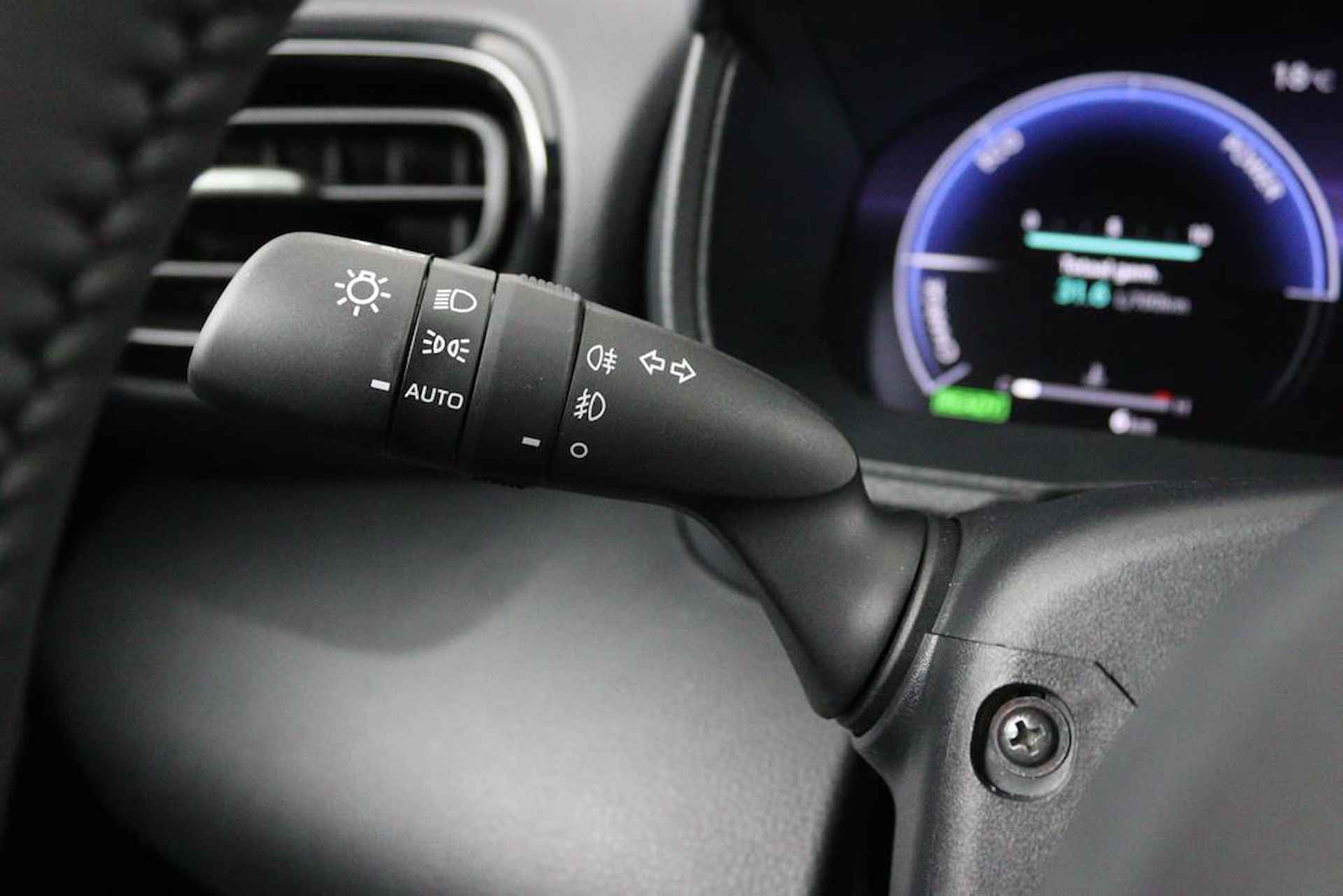 Toyota Yaris Cross Hybrid 130 Launch Edition | 130 PK | Stuurwielverwarming | Elektrisch bedienbare achterklep | 10 Jaar Garantie | Direct Leverbaar | - 26/55