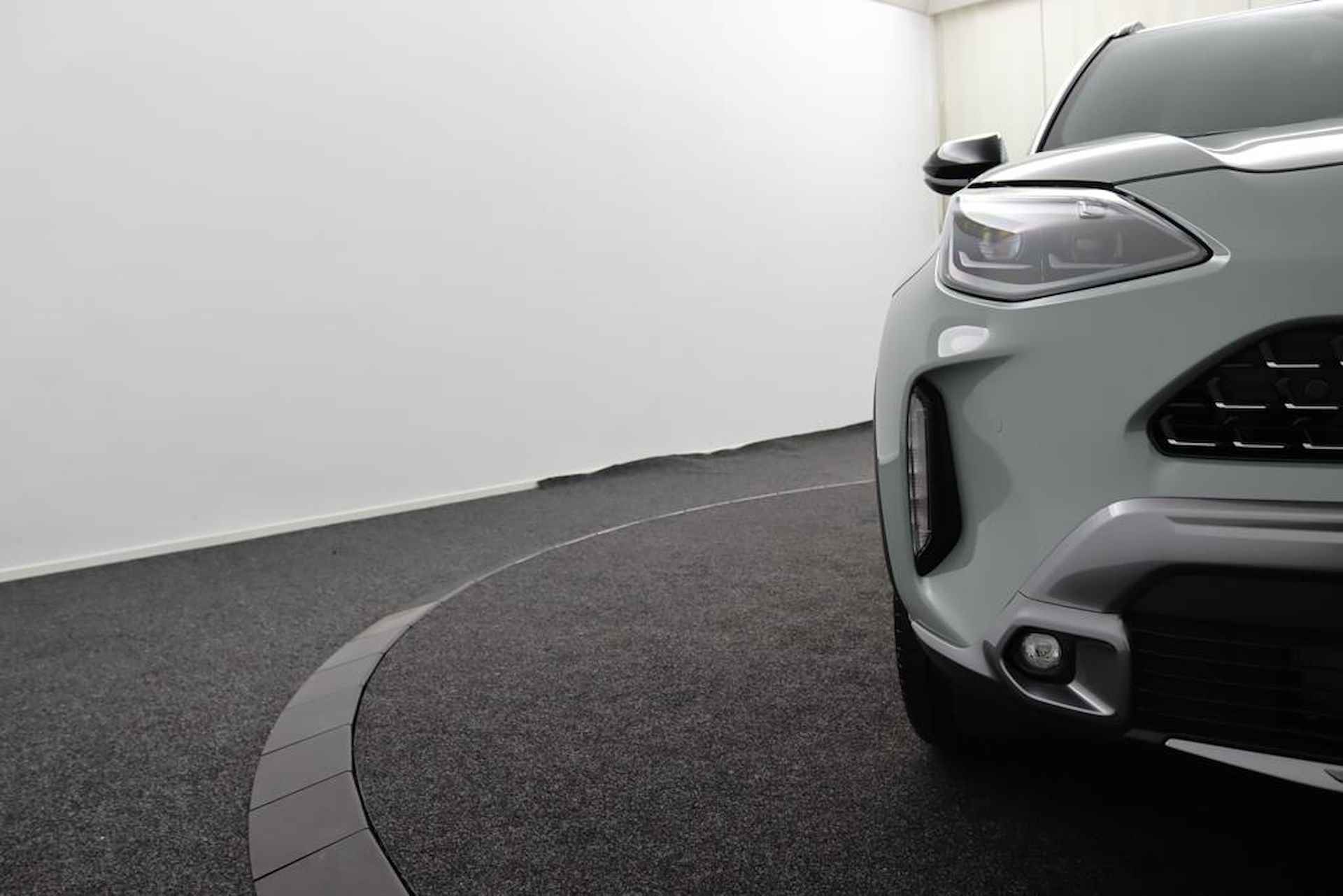 Toyota Yaris Cross Hybrid 130 Launch Edition | 130 PK | Stuurwielverwarming | Elektrisch bedienbare achterklep | 10 Jaar Garantie | Direct Leverbaar | - 36/55