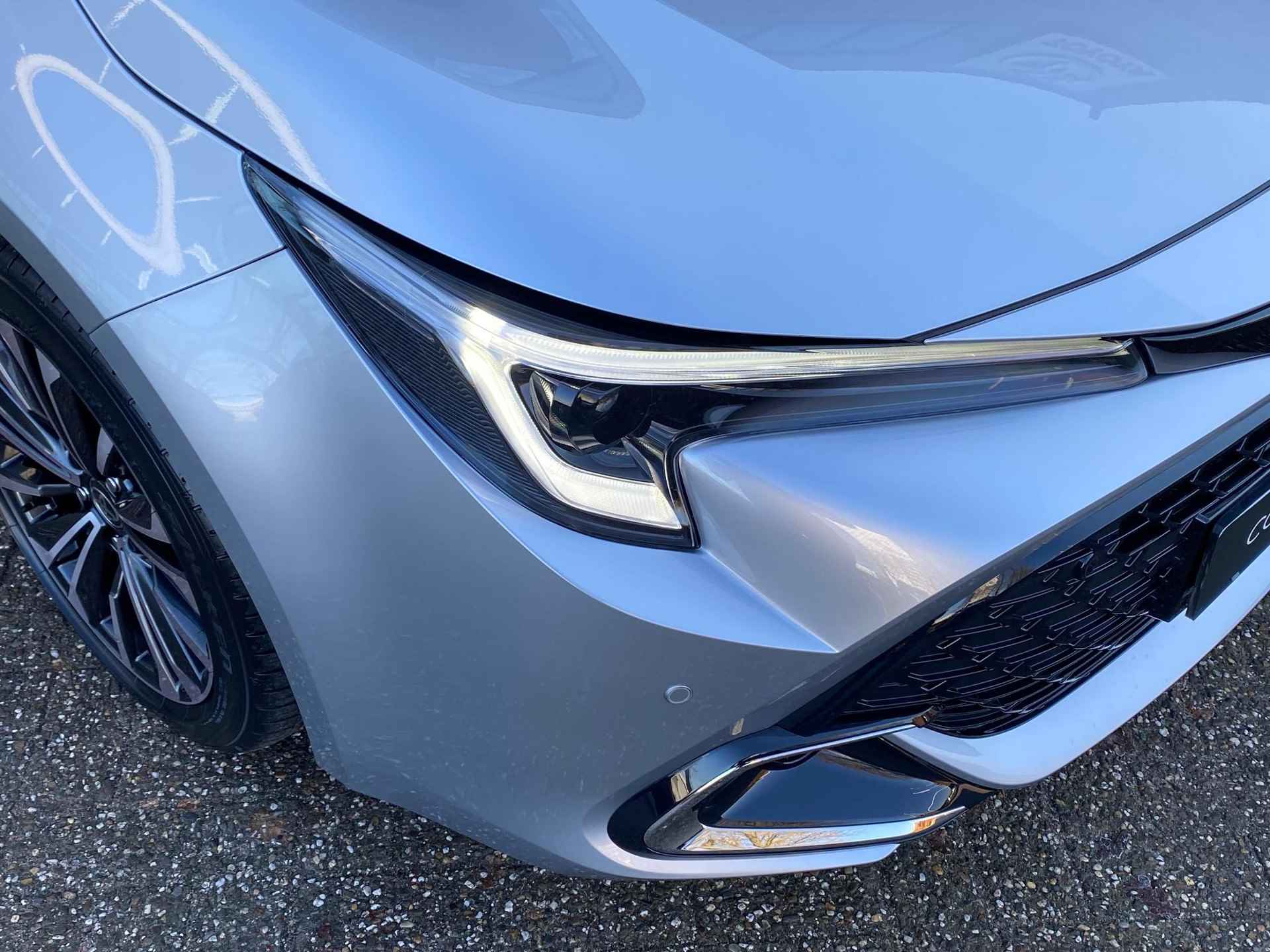 Toyota Corolla 1.8 HYBRID 140 DYNAMIC APPLE/ANDROID 17"LMV PRIVACY-GLASS LED-PAKKET PARK-SENSOREN STOELVERW. FACELIFT-MODEL - 3/33