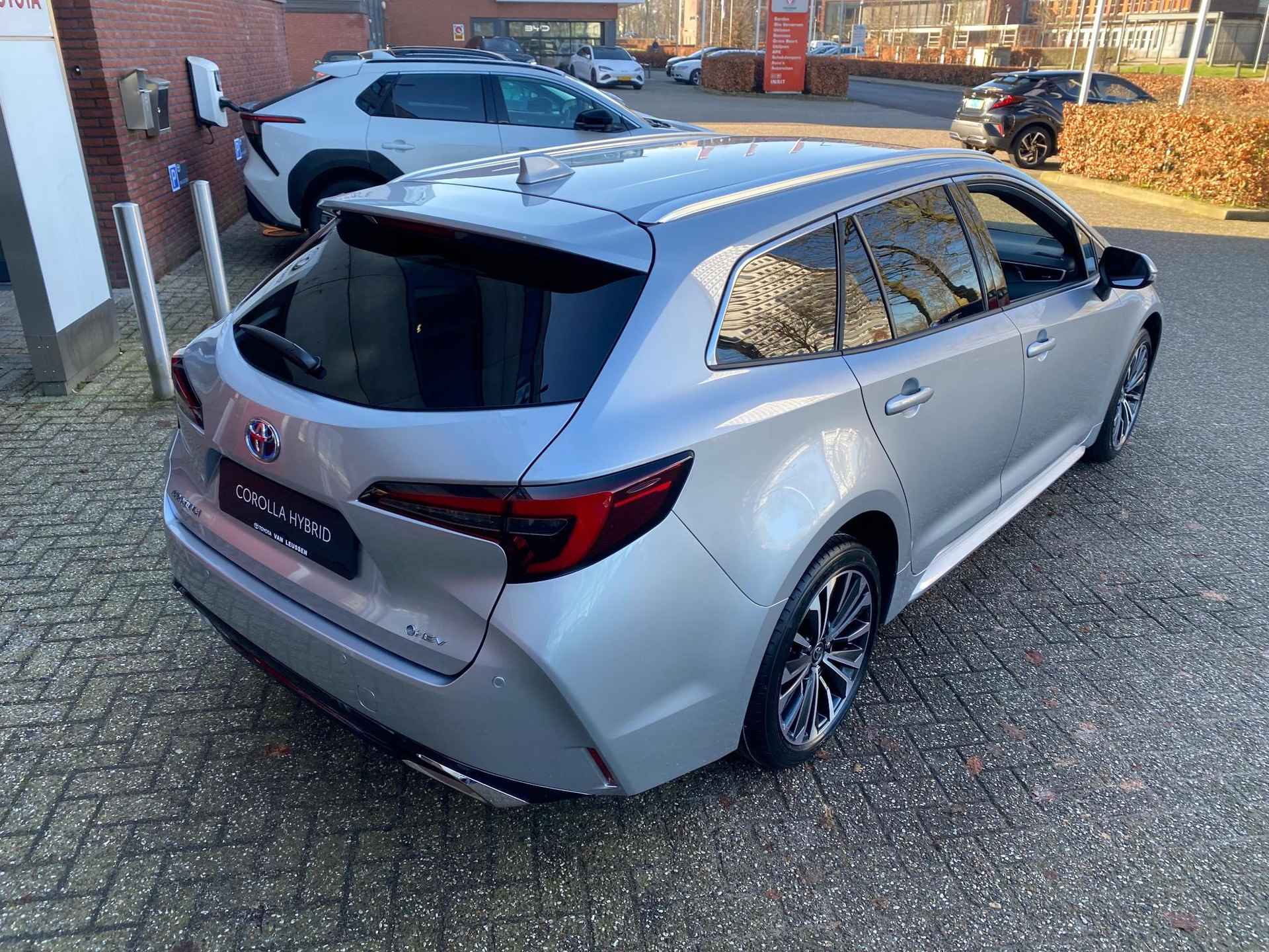 Toyota Corolla 1.8 HYBRID 140 DYNAMIC APPLE/ANDROID 17"LMV PRIVACY-GLASS LED-PAKKET PARK-SENSOREN STOELVERW. FACELIFT-MODEL - 5/33