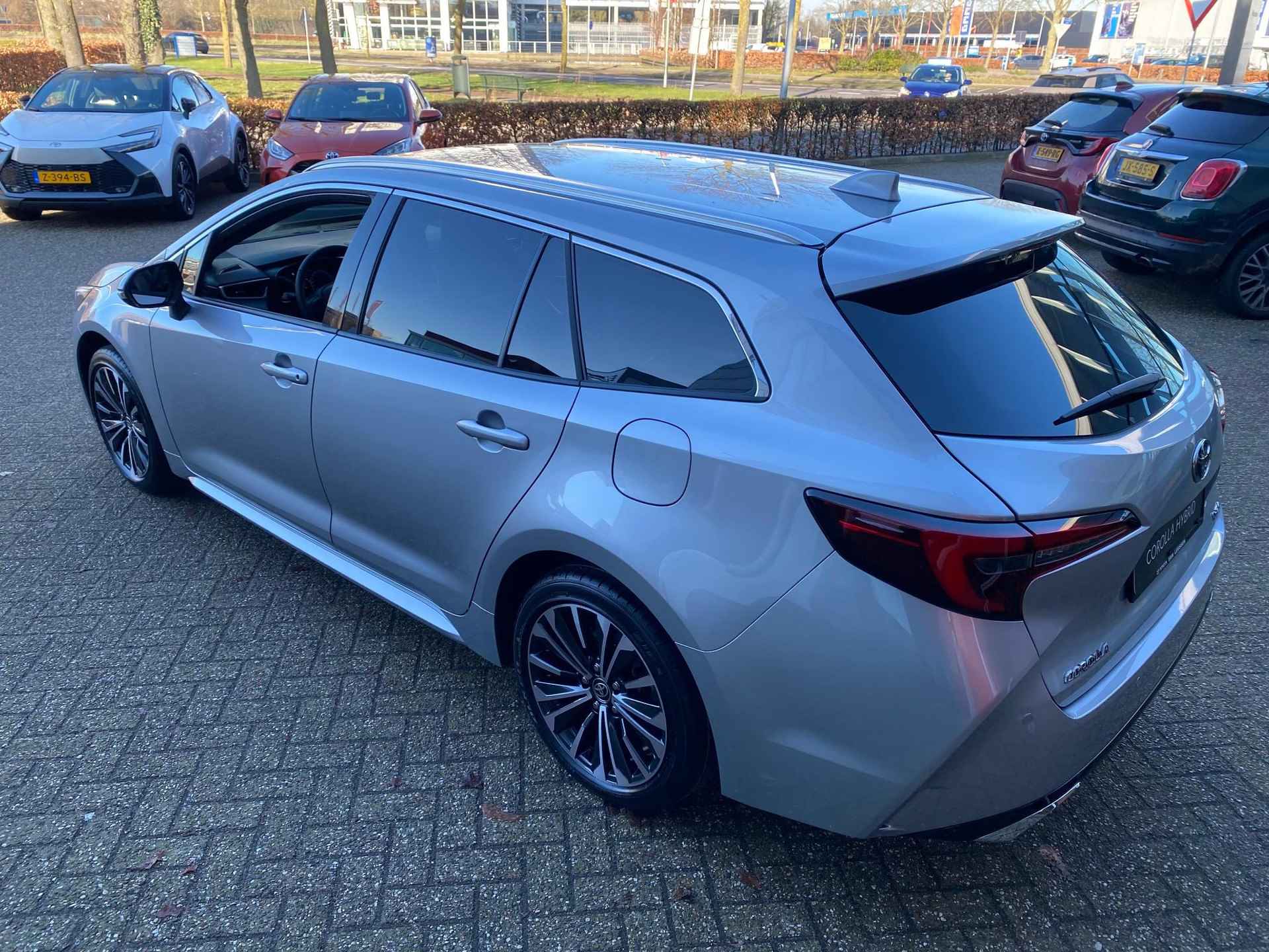 Toyota Corolla 1.8 HYBRID 140 DYNAMIC APPLE/ANDROID 17"LMV PRIVACY-GLASS LED-PAKKET PARK-SENSOREN STOELVERW. FACELIFT-MODEL - 10/33