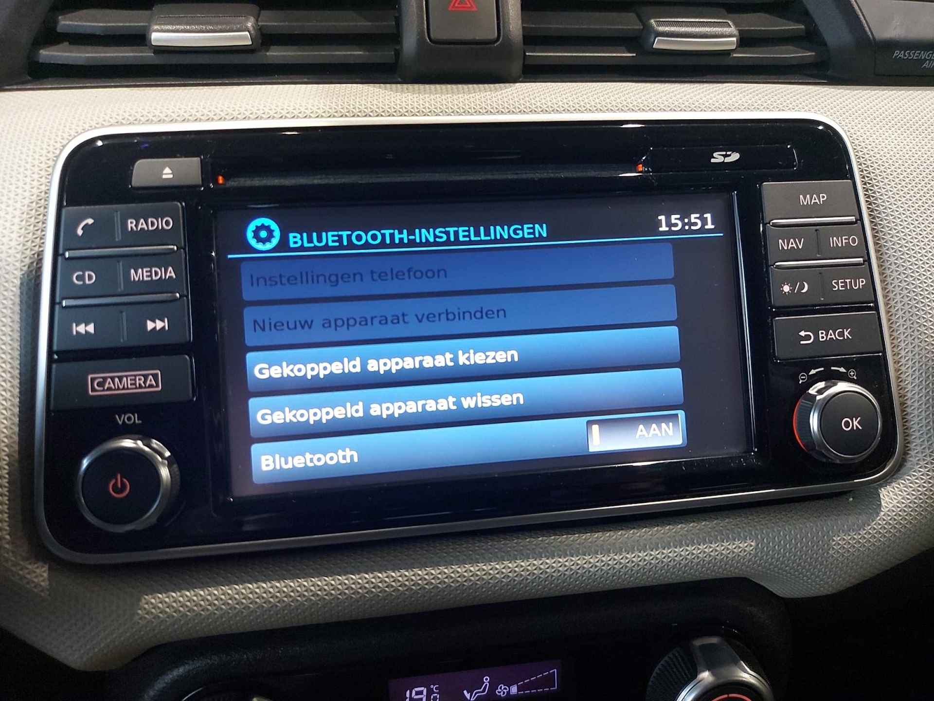 Nissan Micra 0.9 IG-T N-Connecta | Achteruitrijcamera | Parkeersensoren achter | Cruise control | Navigatie | Apple Carplay/Android auto | Bluetooth | Elektrische zijspiegels + ramen voor | Automatische regen/lichtsensor | - 27/37