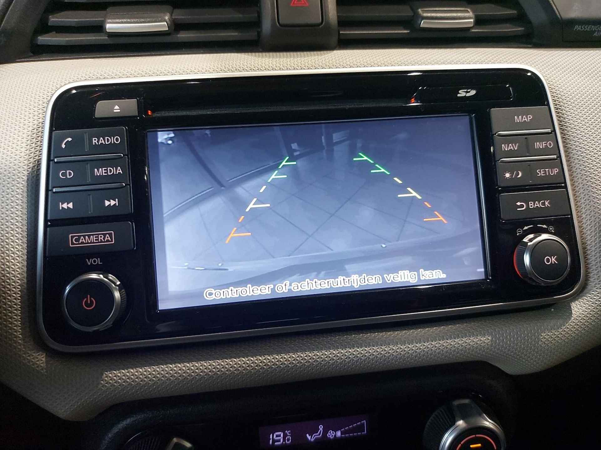 Nissan Micra 0.9 IG-T N-Connecta | Achteruitrijcamera | Parkeersensoren achter | Cruise control | Navigatie | Apple Carplay/Android auto | Bluetooth | Elektrische zijspiegels + ramen voor | Automatische regen/lichtsensor | - 28/37