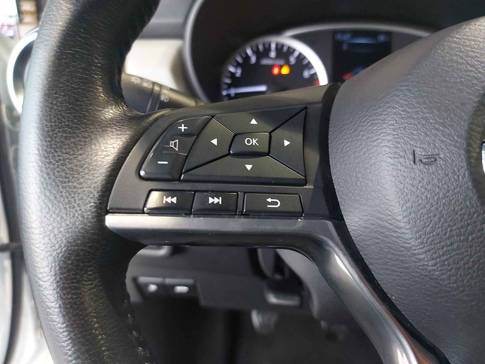 Nissan Micra 0.9 IG-T N-Connecta | Achteruitrijcamera | Parkeersensoren achter | Cruise control | Navigatie | Apple Carplay/Android auto | Bluetooth | Elektrische zijspiegels + ramen voor | Automatische regen/lichtsensor | - 31/37